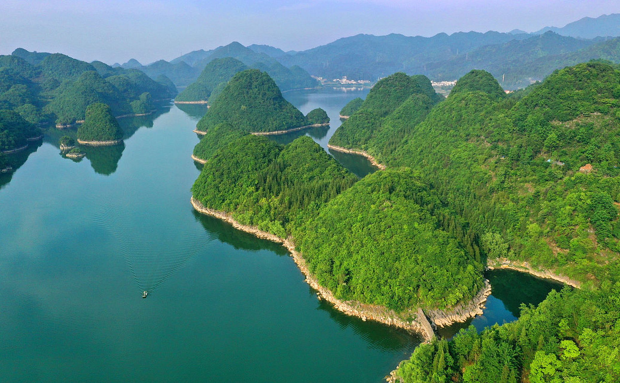 我推荐贵阳百花湖森林公园.第一次去百花湖公园,完全被震撼到了.
