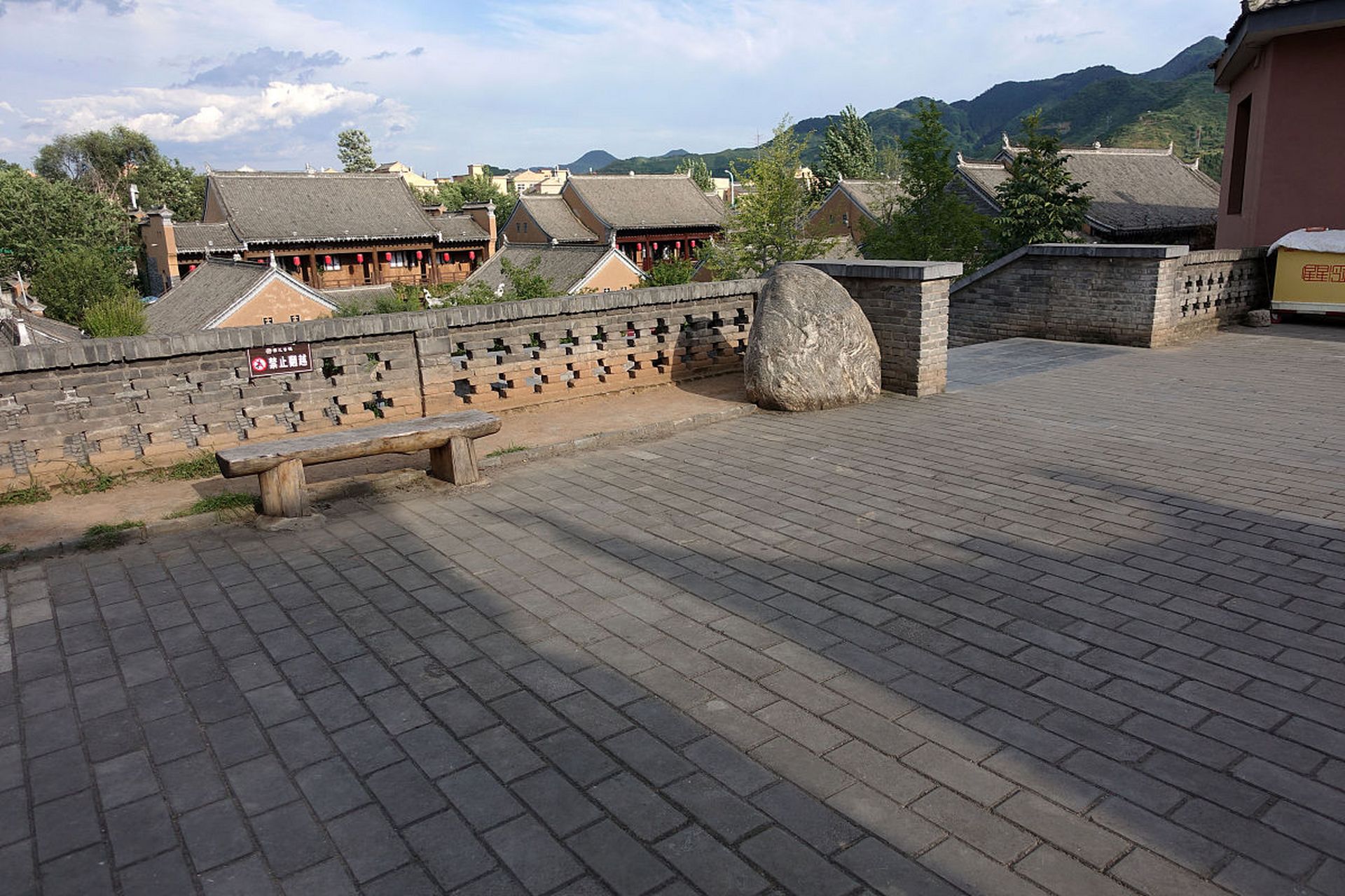 棣花古镇位于陕西省商洛市丹凤县城西15公里处,是历史名镇,有着丰富的