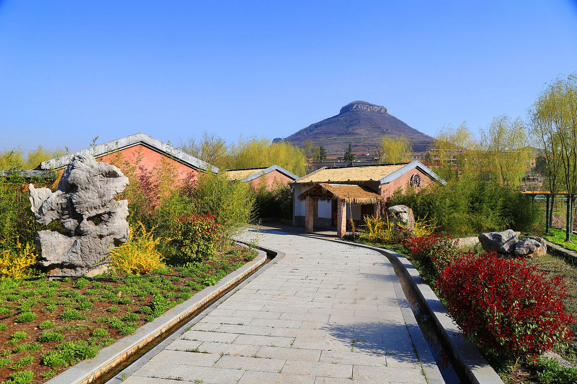 晏婴崮,这个神秘的地方,不仅仅是晏婴闭关修炼的地方,更是一个充满