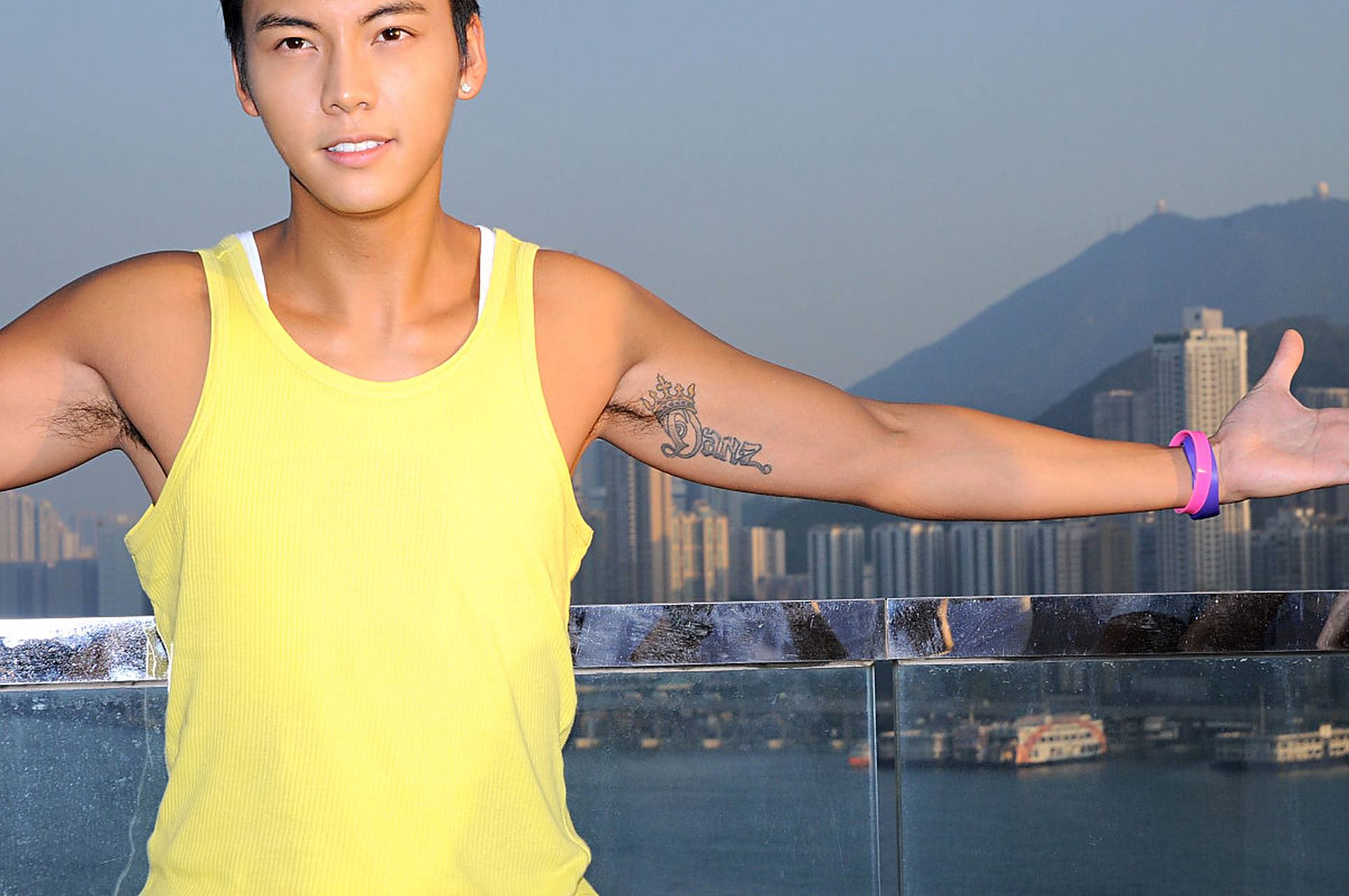 陈伟霆身上,竟然有这么多纹身[左捂脸]!#我们都爱聊八卦