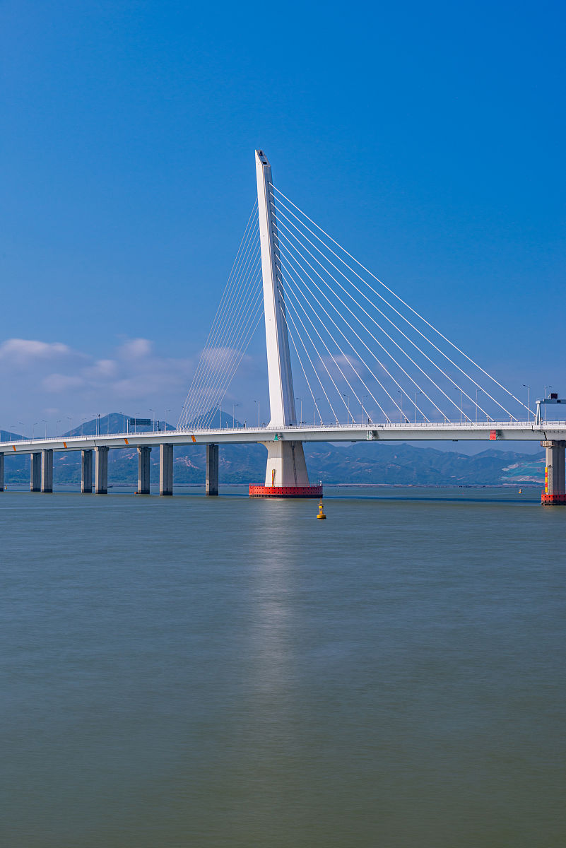 深圳湾大桥,就像一条盘踞在大海上的长龙!你们觉得像么