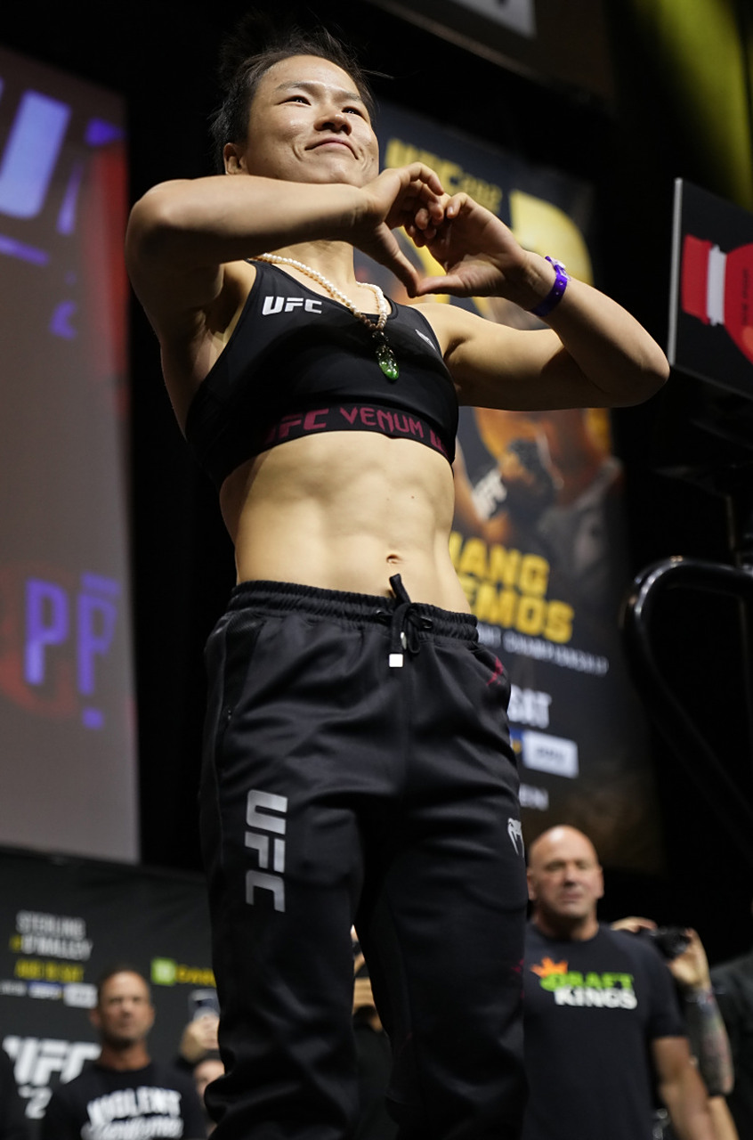 中国ufc冠军张伟丽卫冕金腰带 中国首位ufc(终极格斗冠军赛)冠军