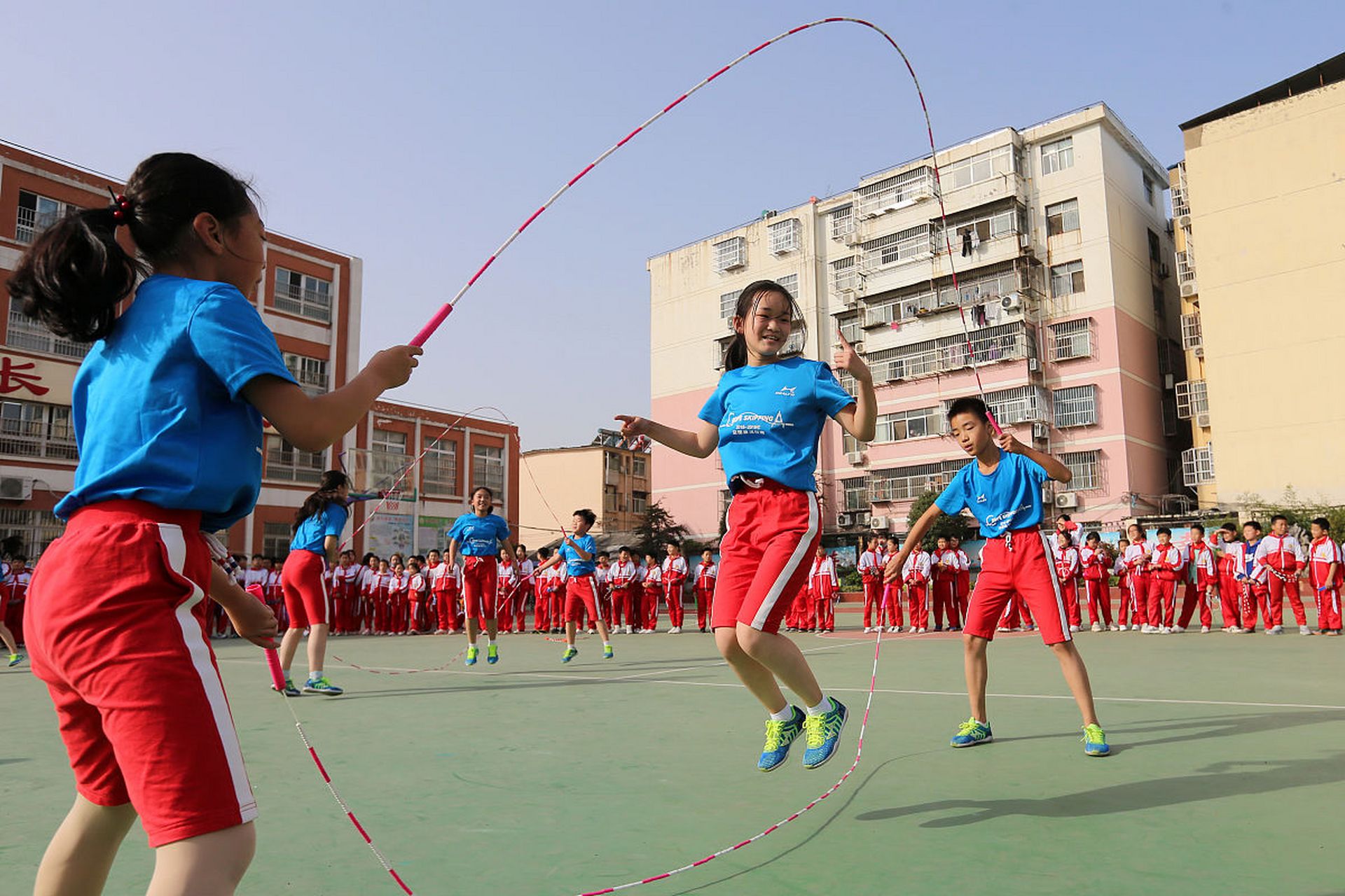 中国少年无影脚再获跳绳冠军# 中国少年黄俊凯组合在30秒交互绳速度