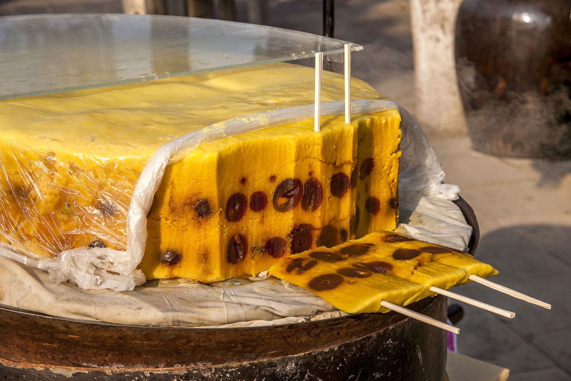 今天要和大家分享一个简单有趣的厨艺——自制切糕!