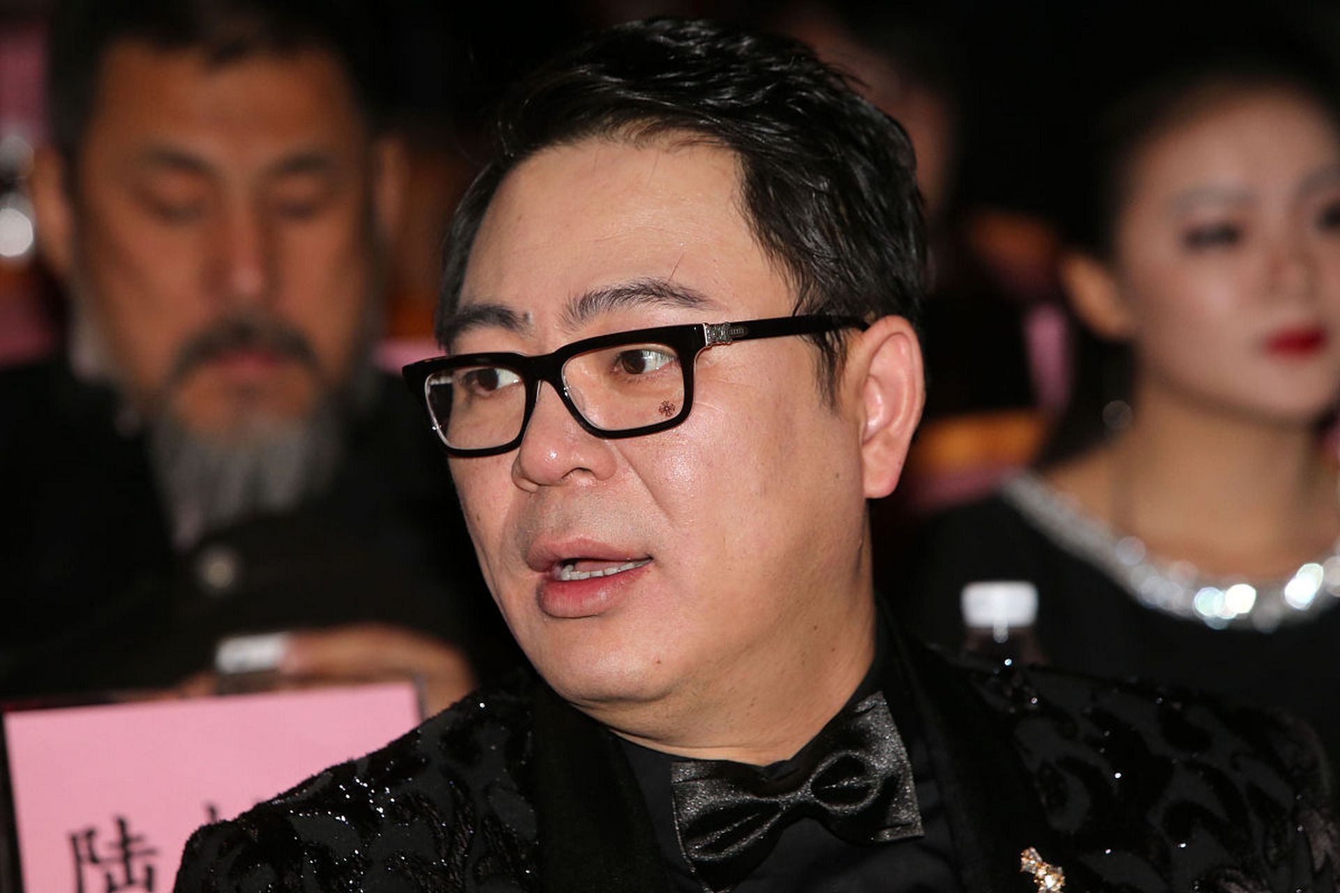 演员魏嘉齐乐晒出了多张聊天记录,斥责老公高亚麟.