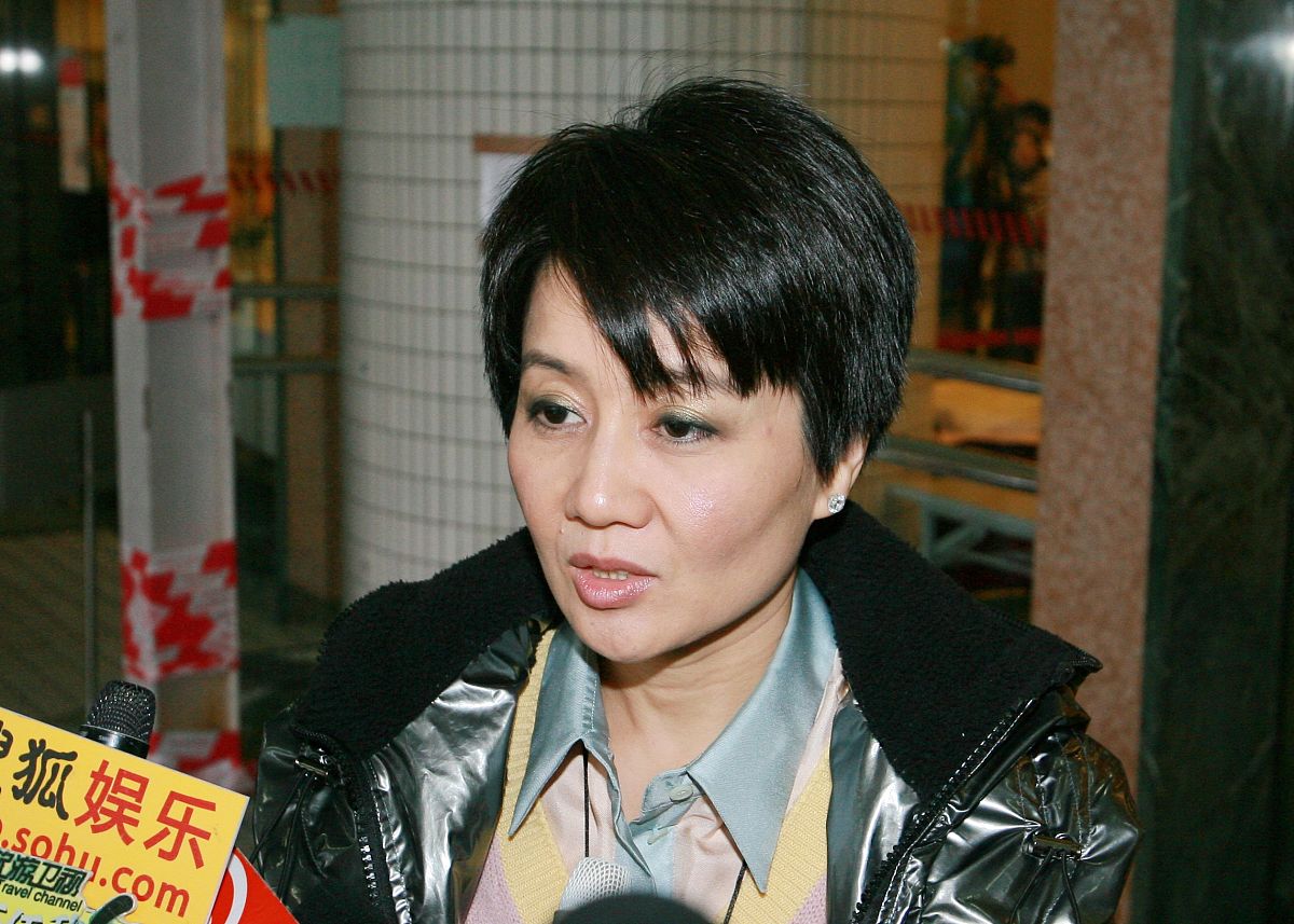 赌王四太太梁安琪,年少贫困立大志,与赌王因舞生情