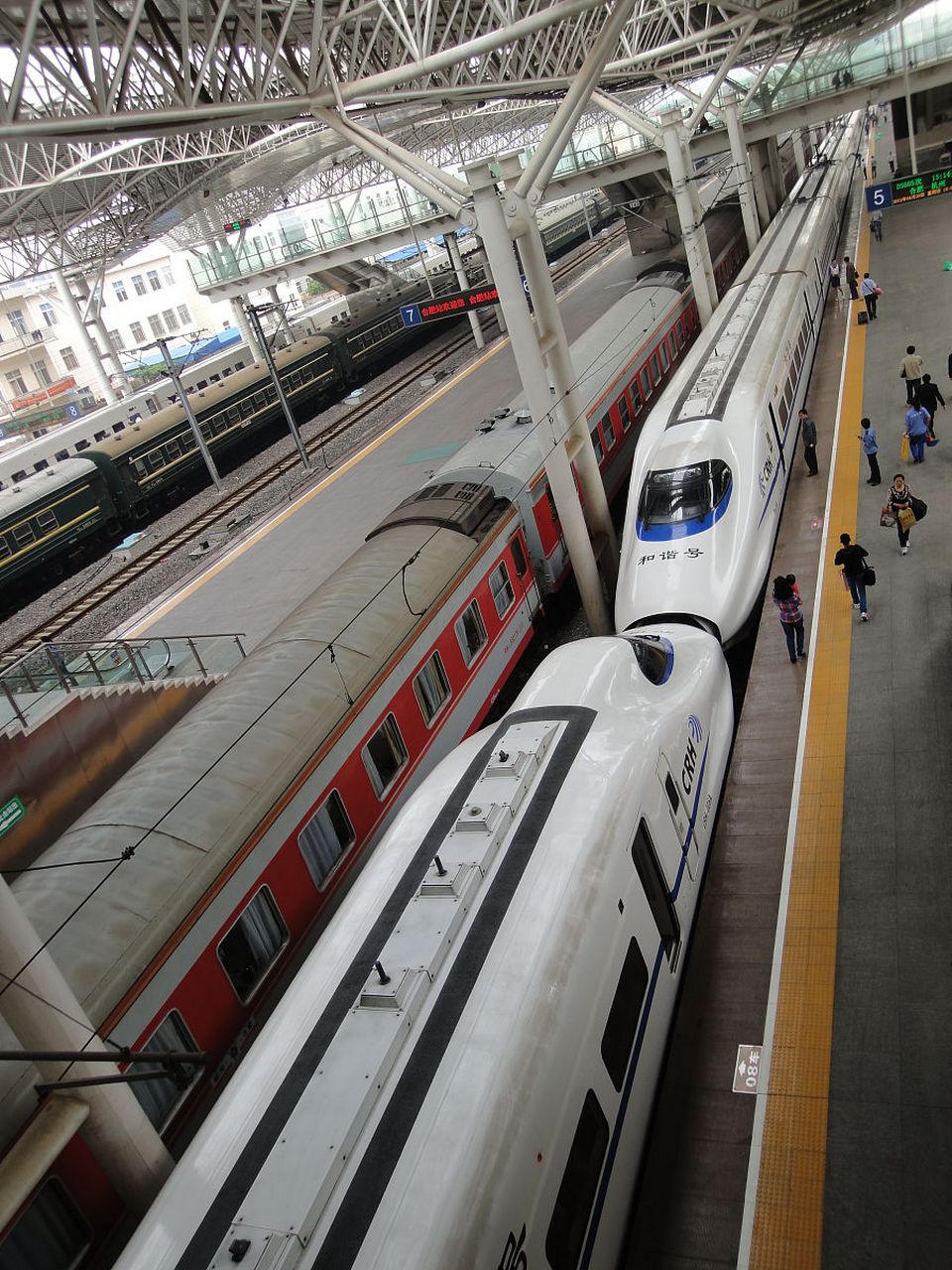 城际列车是中国进入高铁时代后诞生的一种新型旅客列车,连接两座相距