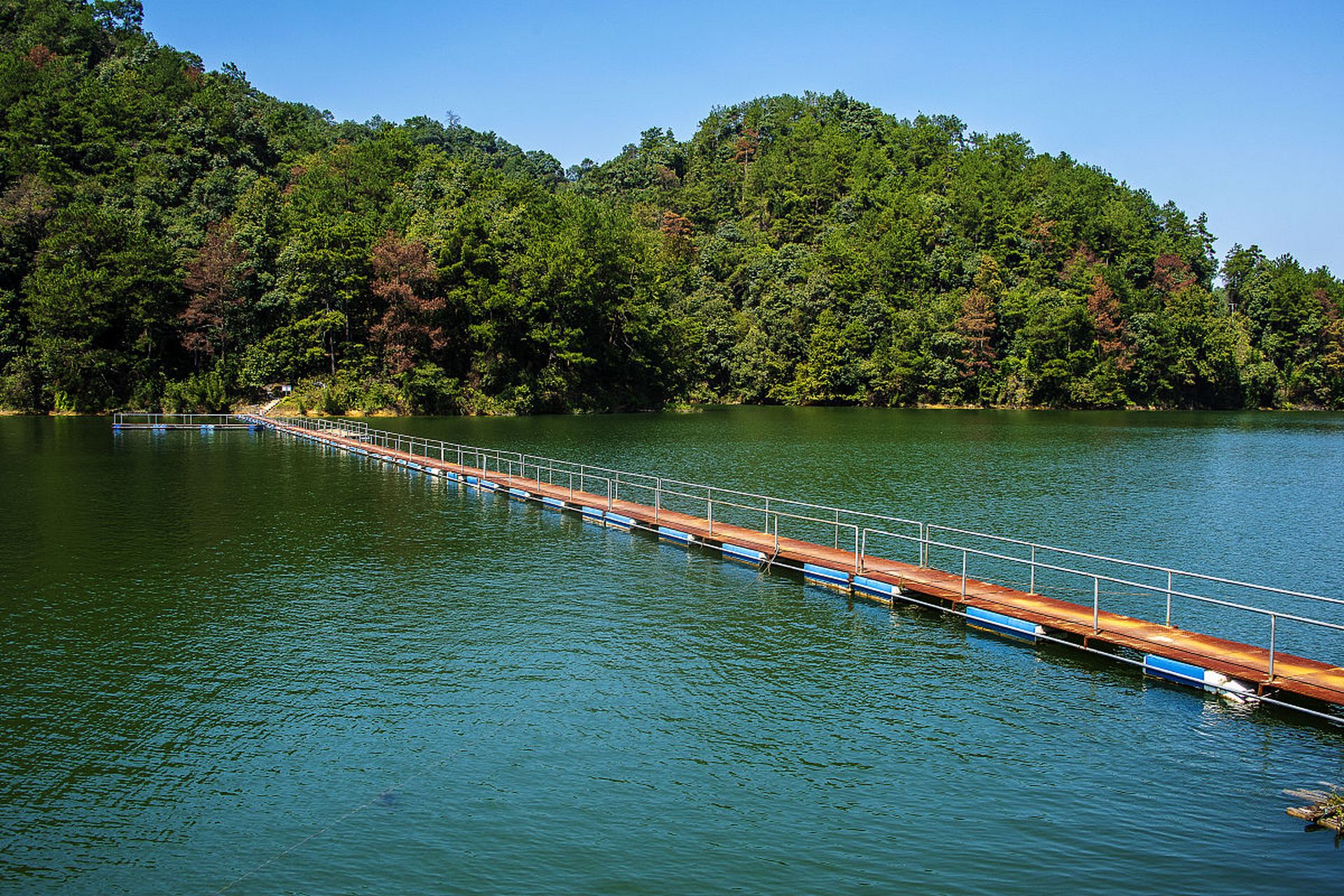 常德花岩溪国家森林公园位于湖南省常德市,地处雪峰山余脉九龙山北麓