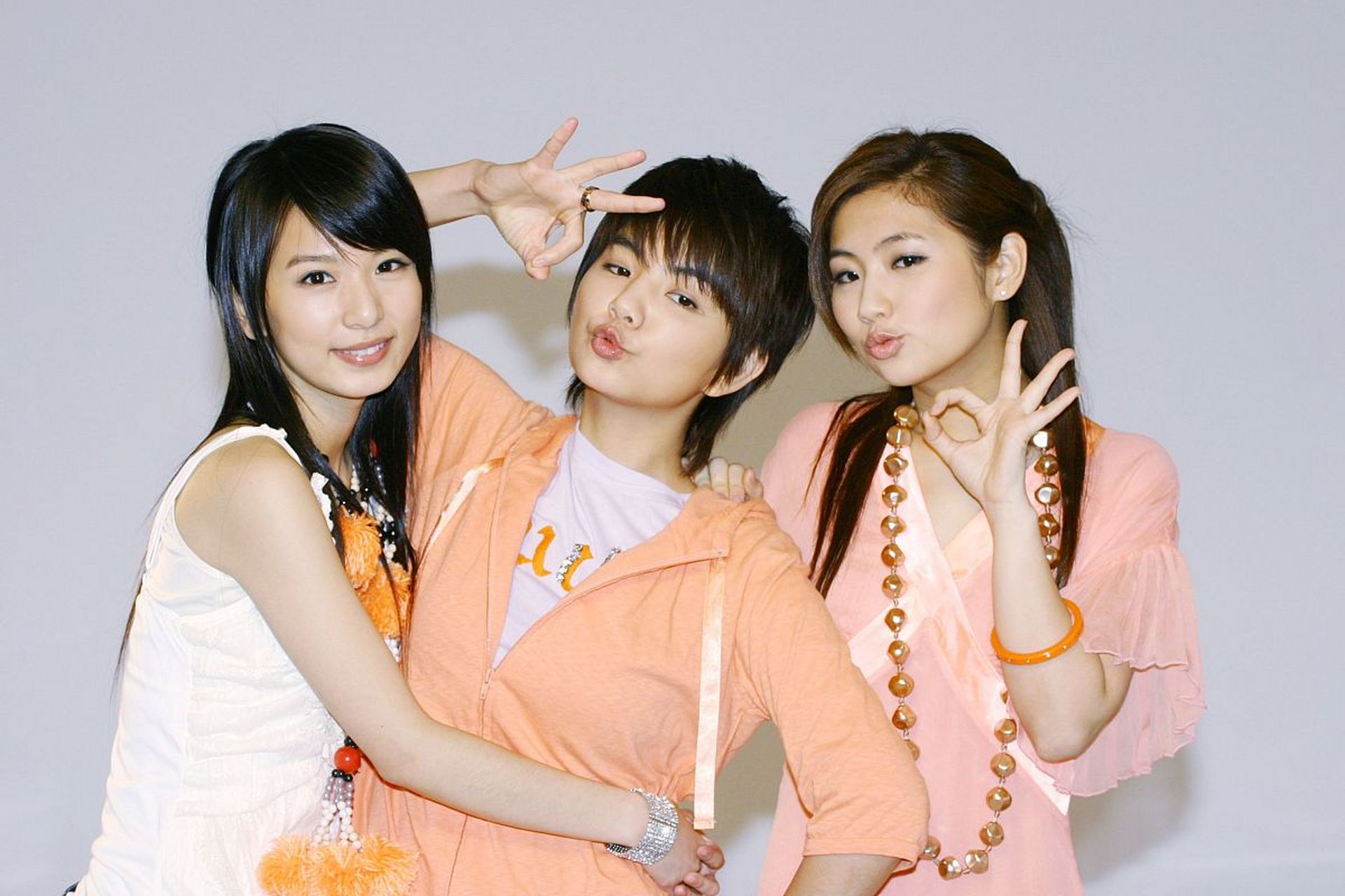 h.e三位成员selina,ella和hebe终于合体了!