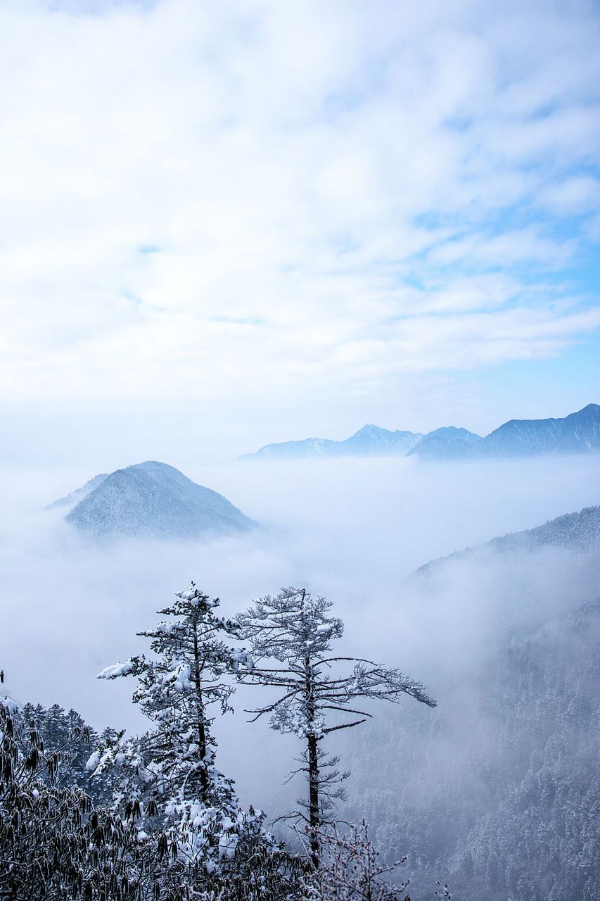 西岭雪山,位于四川省成都市大邑县境内,是冬日里的一处绝佳去处.