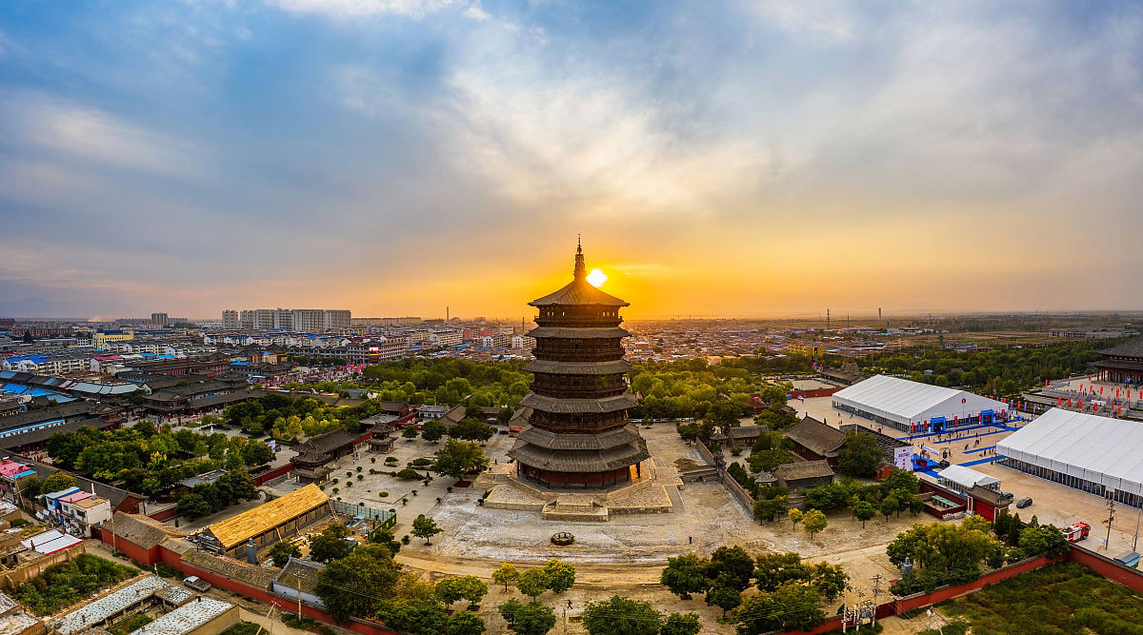 山西应县木塔,又称应县古塔,释迦塔,位于山西省朔州市应县城内,是中国