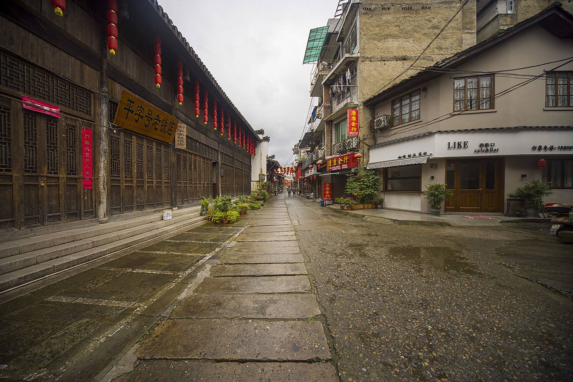 穿越时空的旅行# 都匀石板街,这是一条充满历史韵味的古街,每一砖每