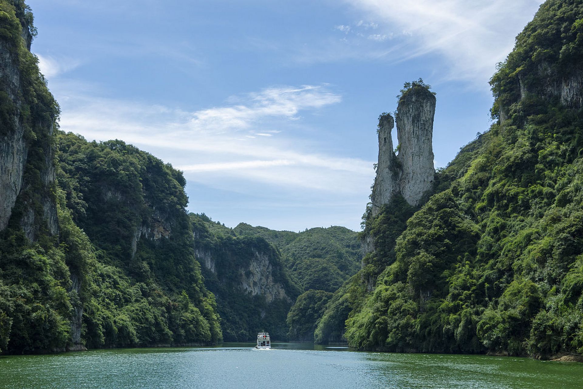 垂云通天河景区内,可游览全国唯一一处以河中倒影为主题的风景区