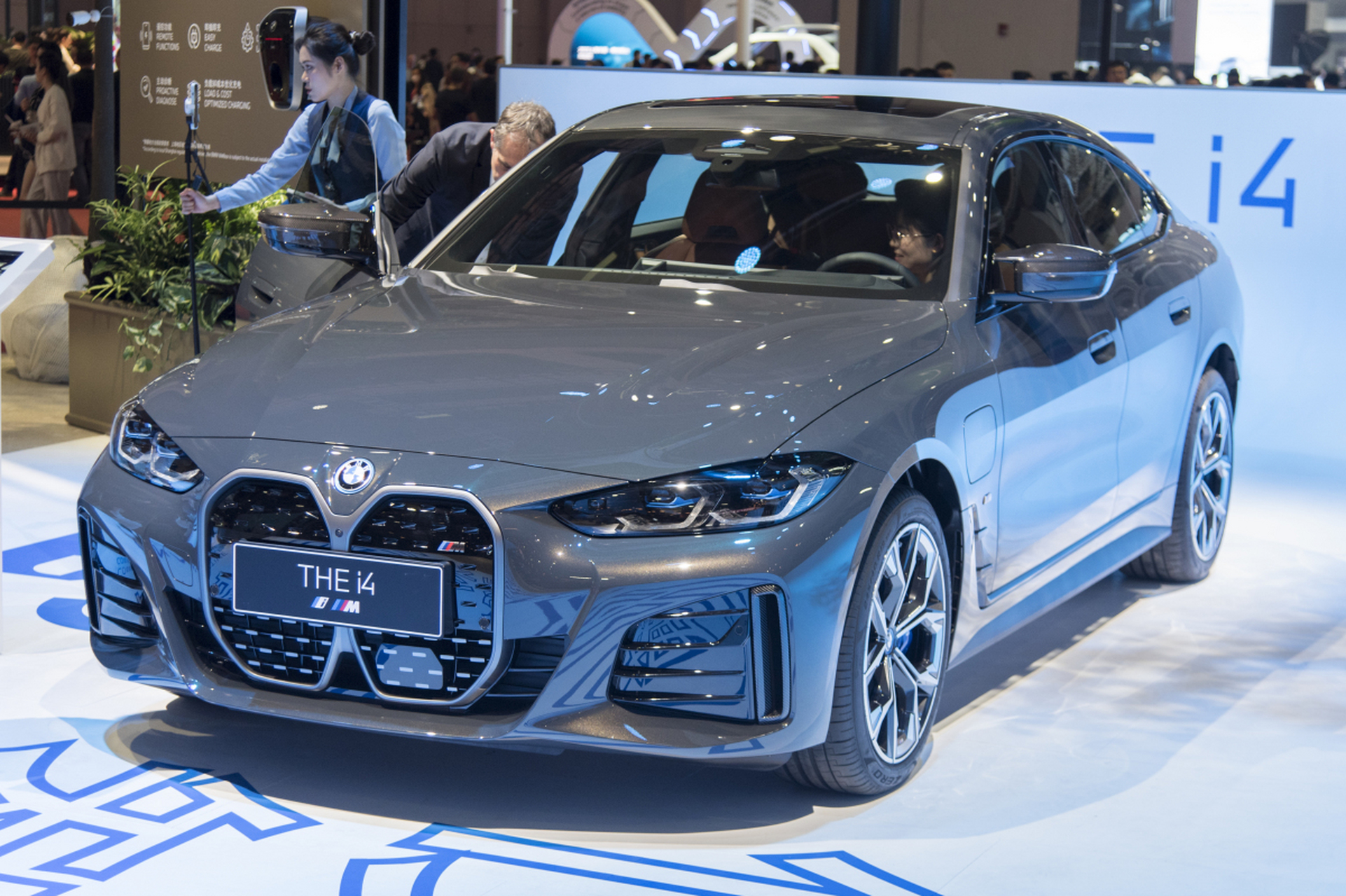 宝马i4在德国本土的销量表现非常出色,这款电动车型凭借其出色的性能