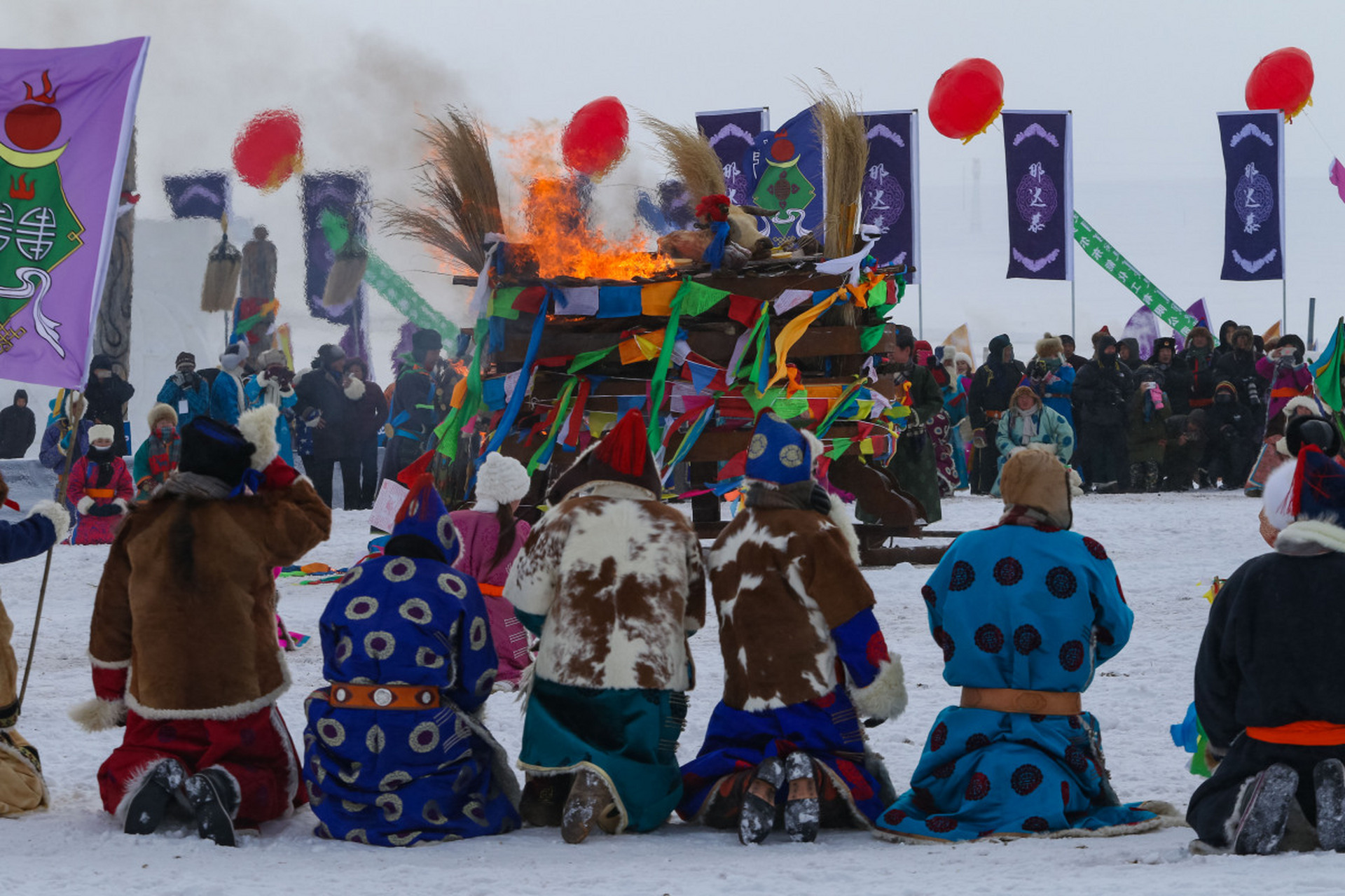 那达慕节是蒙古族的重要传统节日,源自蒙古语,意为"游戏"或"娱乐"