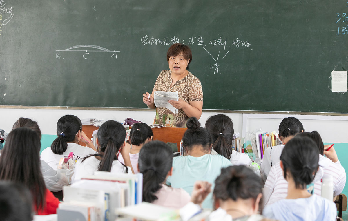 上海市香山中学朱查母图片