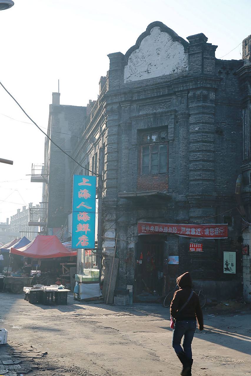 它其实代表了真正的海南丢儿 大连有个东关街,今天这条街改造后开街