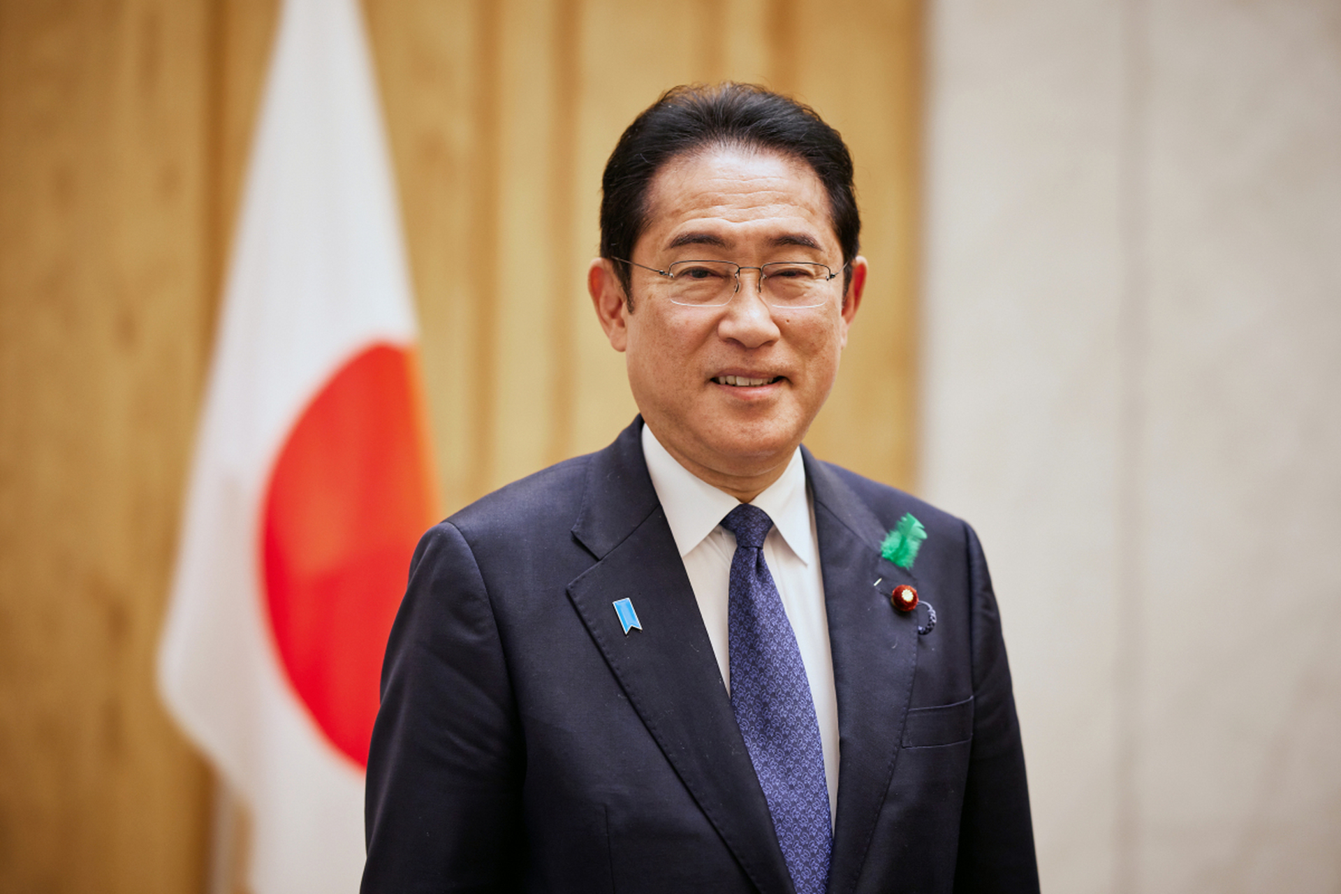 日本首相岸田文雄向靖国神社供奉祭品  日本首相岸田文雄以"内阁总理