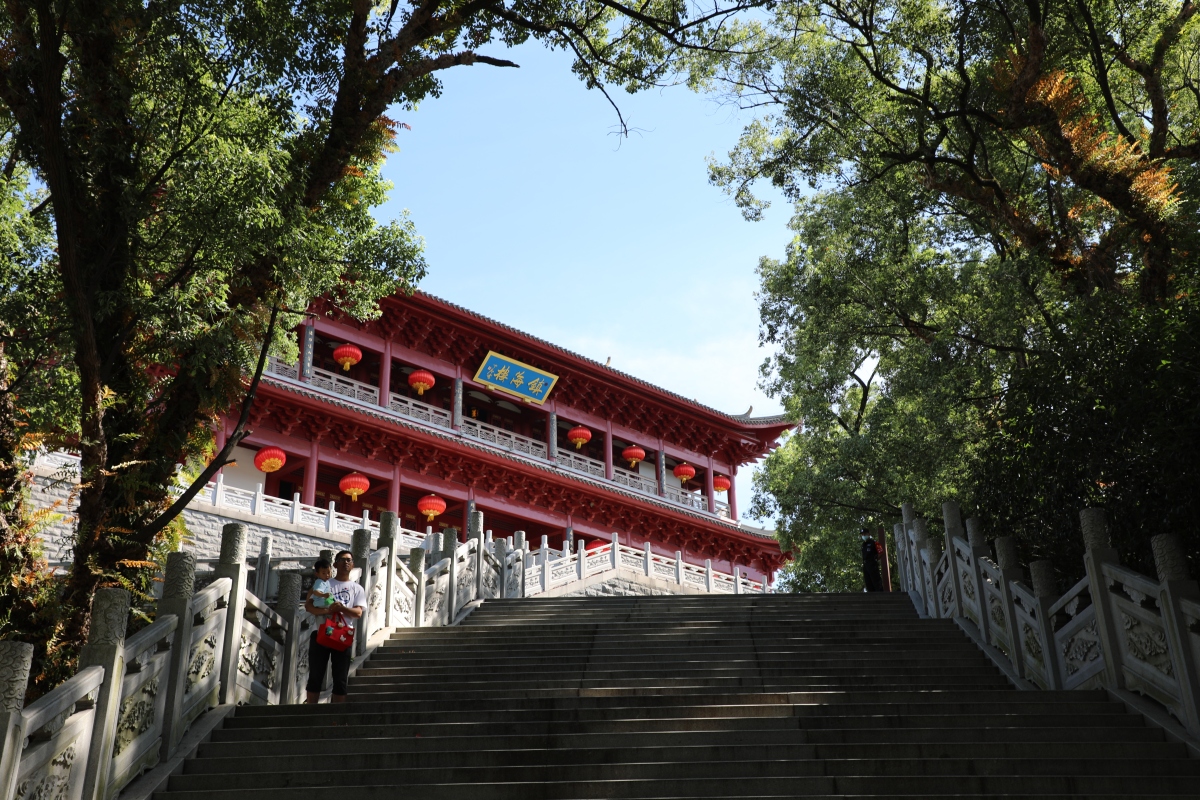 陕西·安康白云寺   安康白云寺,位于陕西省安康市,是一座历史泳妹