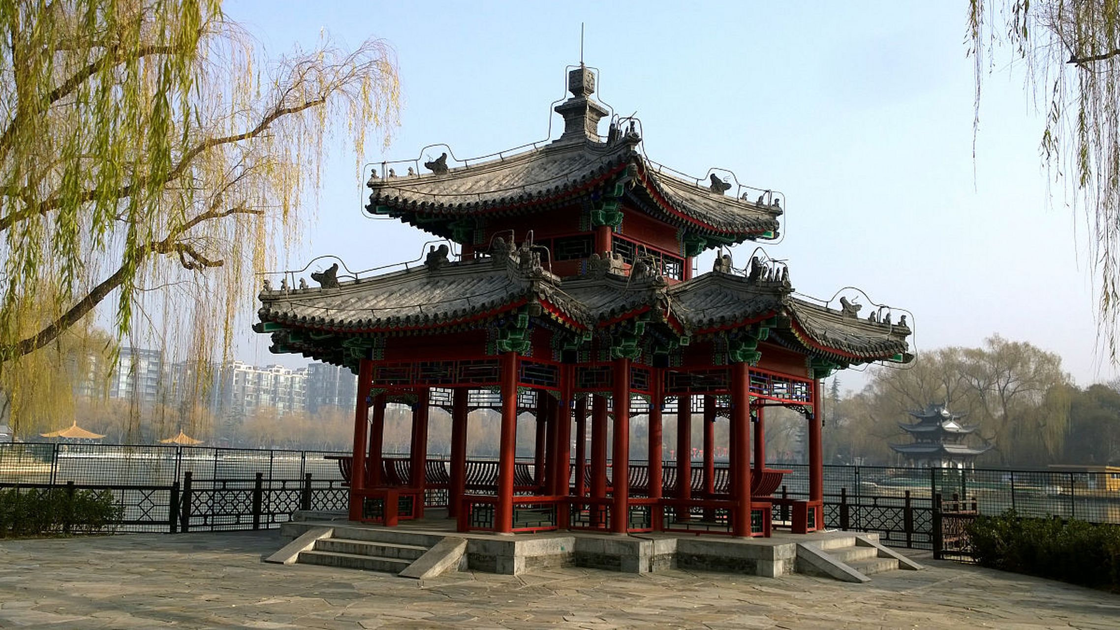 呼兰区的四望亭,是一座具有清末风格的园林亭子.