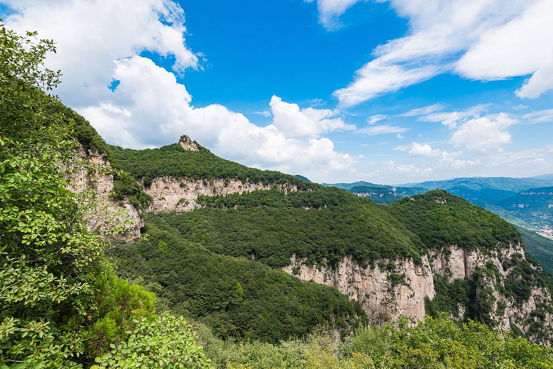 云丘山景区位于山西省临汾市,是一个集清新空气,美丽风景和独特文化