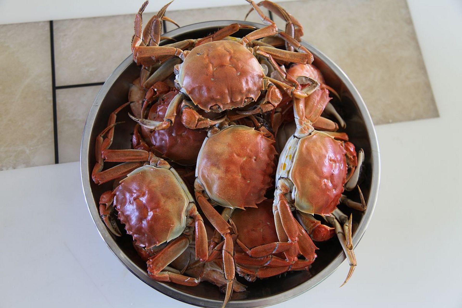 宁河醉蟹是中国宁河地区的一道特色美食,以其独特的口感和美味而闻名