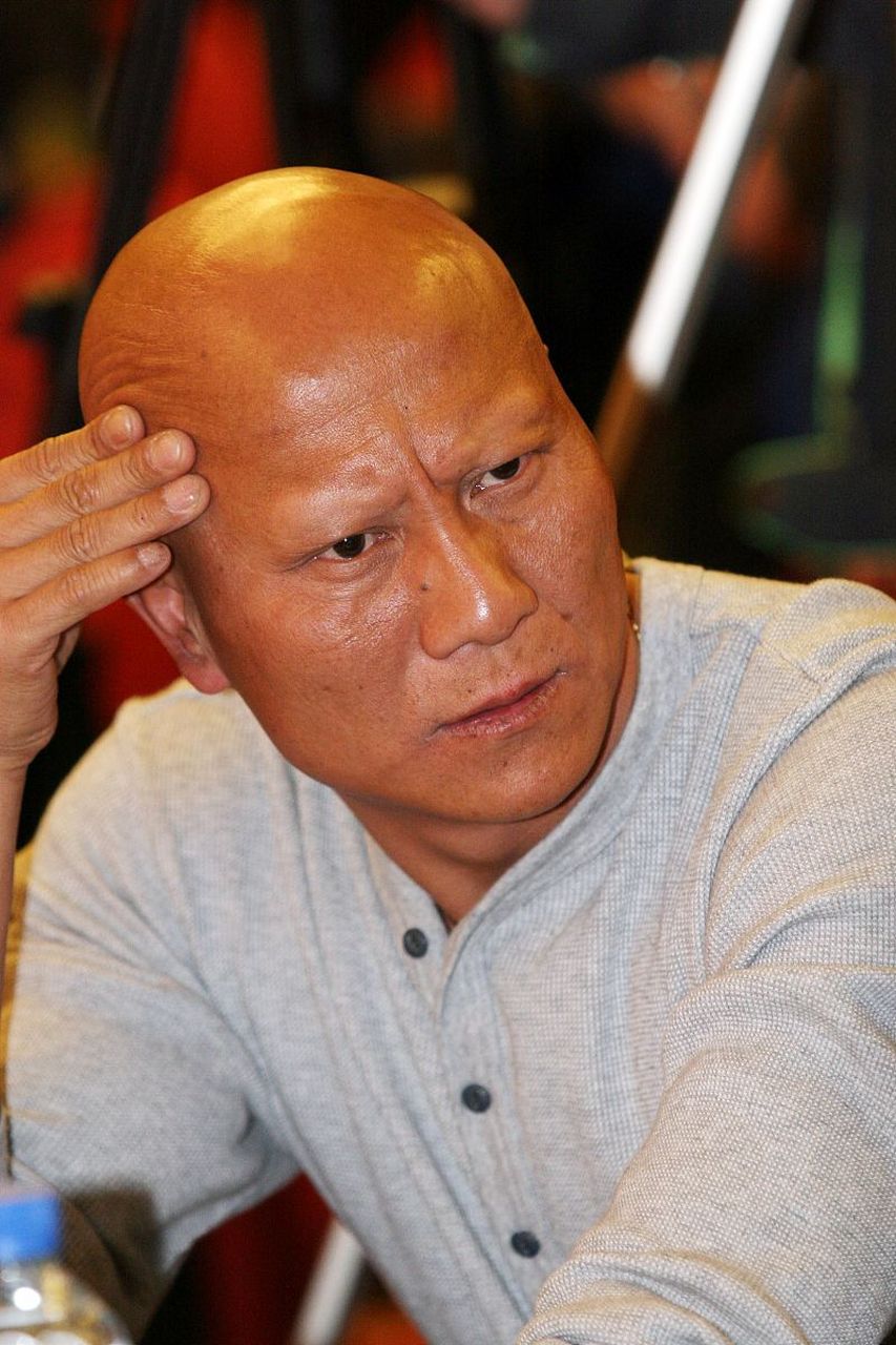 当年演员计春华在福建旅游,他去到一个景区,因为长相"太凶"被当做坏人