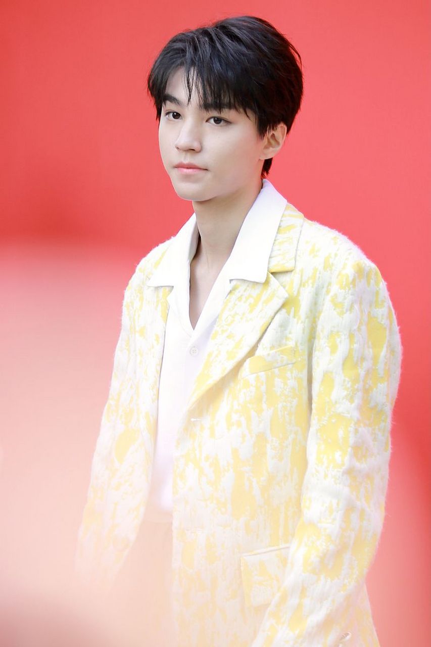 王俊凯怒怼代拍:"你们这些代拍的,你们负得了责吗?