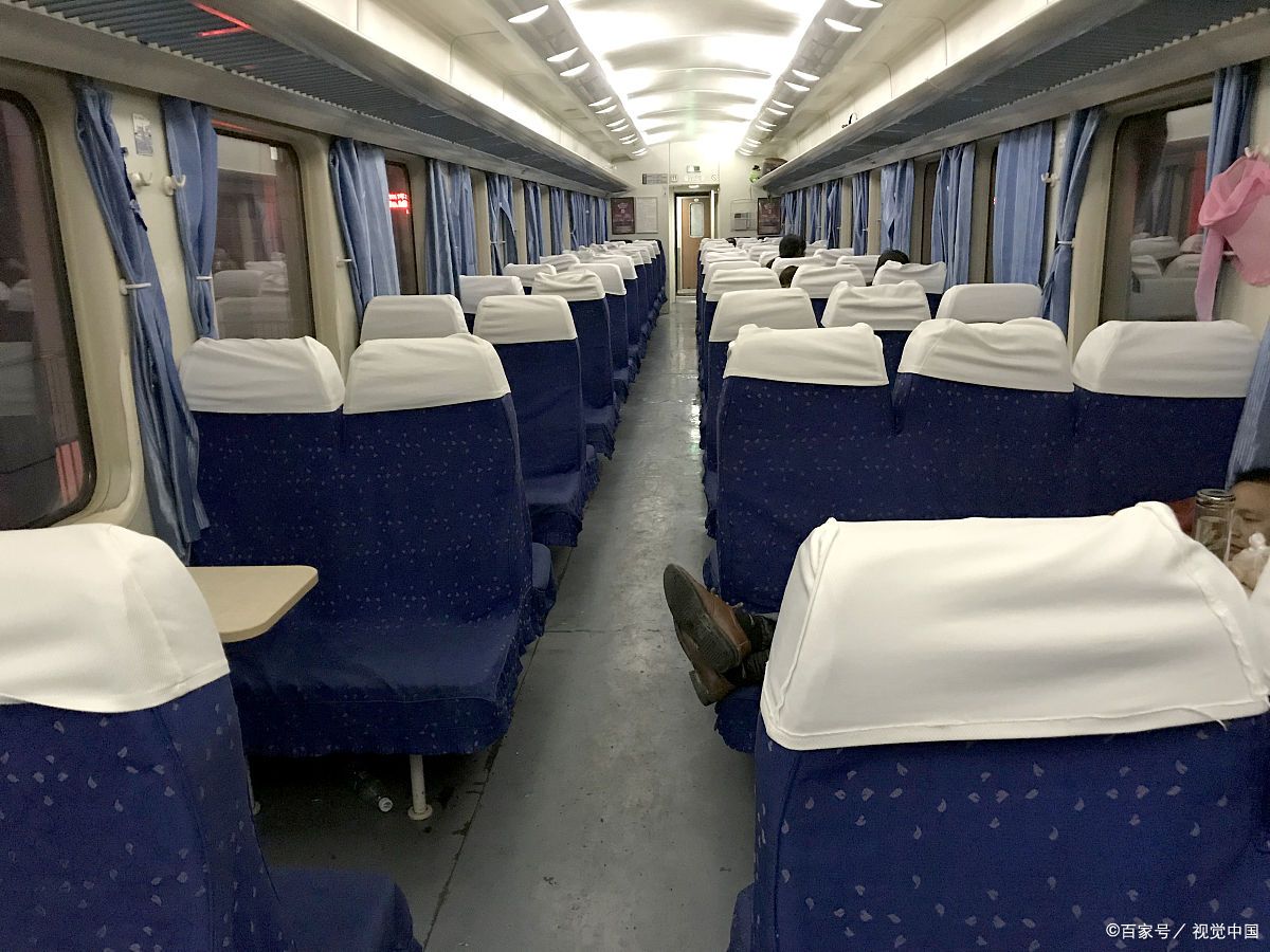火车29号座位的位置因车厢类型不同而有所差异