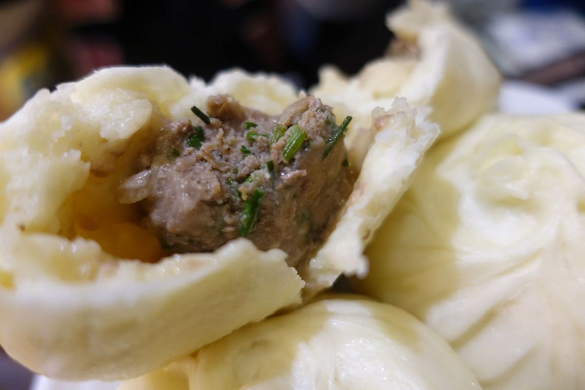 牛肉包子不少,但对安庆人来说,只有大南门牛肉包子才地道.