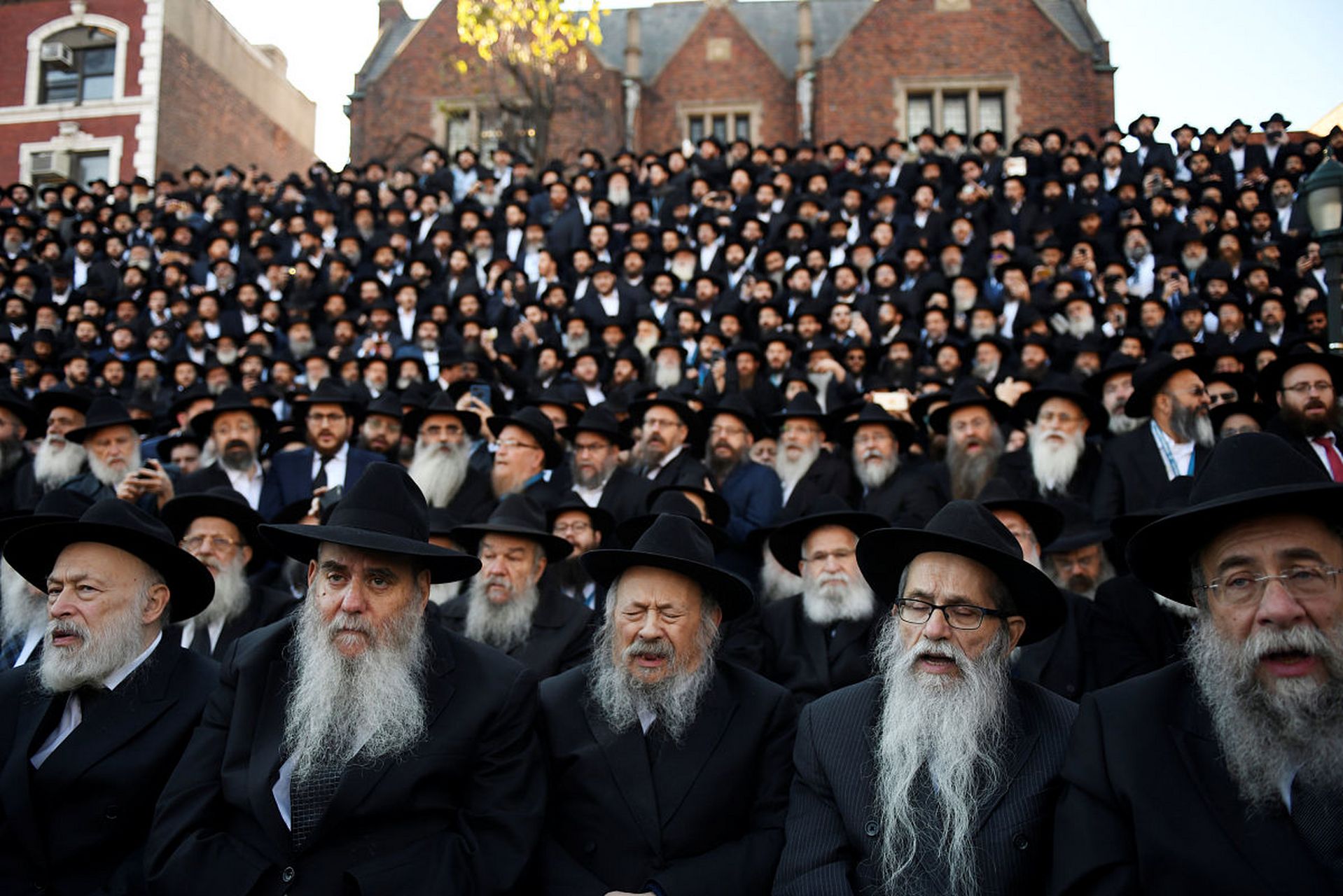 犹太人以卓越的商业头脑,深厚的学术底蕴和坚定的信仰而著称,但过度