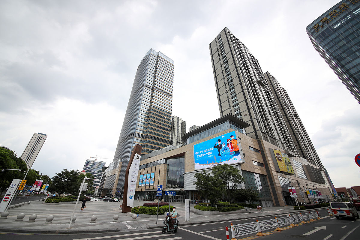 很多人一提到布吉,就摇头晃脑地说:"哎呀,那地方不行,脏乱差!