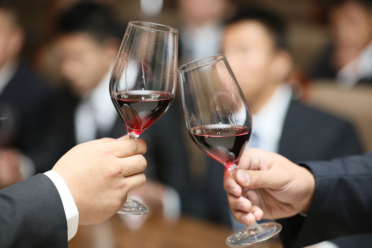 猎头与候选人的交流如同绽放的花朵,虽