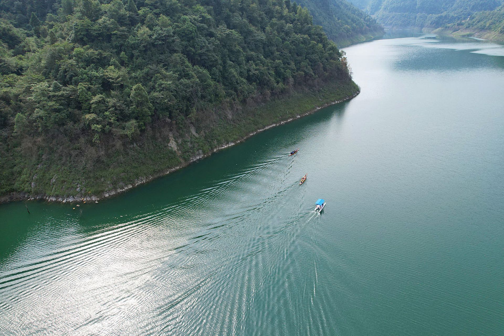 恩施大清江,位于湖北省恩施土家族苗族自治州,是清江的上游河段,因其