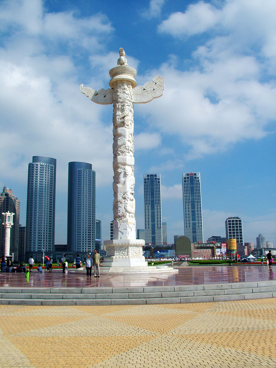 哎呀,一到夏天,大连这地儿可就成了大伙儿心里的"清凉岛"了,避暑胜地