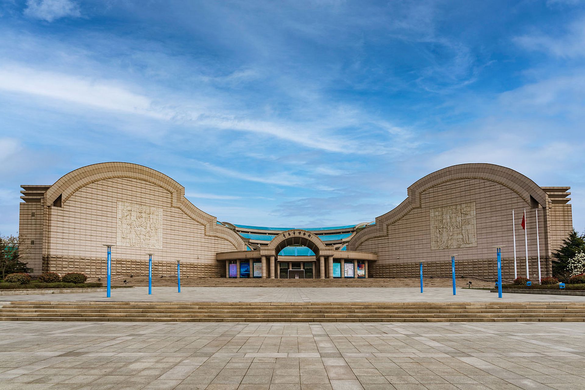 郑州丝绸之路博物馆展示了中原丝绸之路的历史与文化.