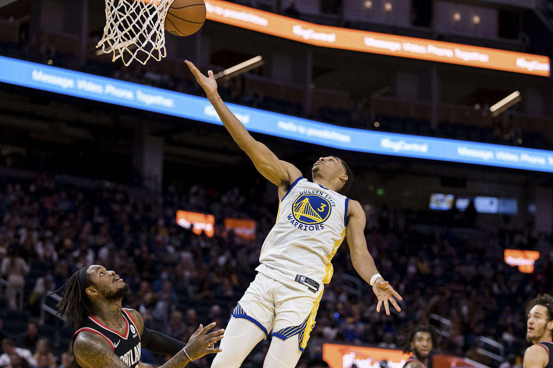 奇才127-99大胜老鹰 库兹马,这名奇才队的得分狂魔,在nba常规赛中再次