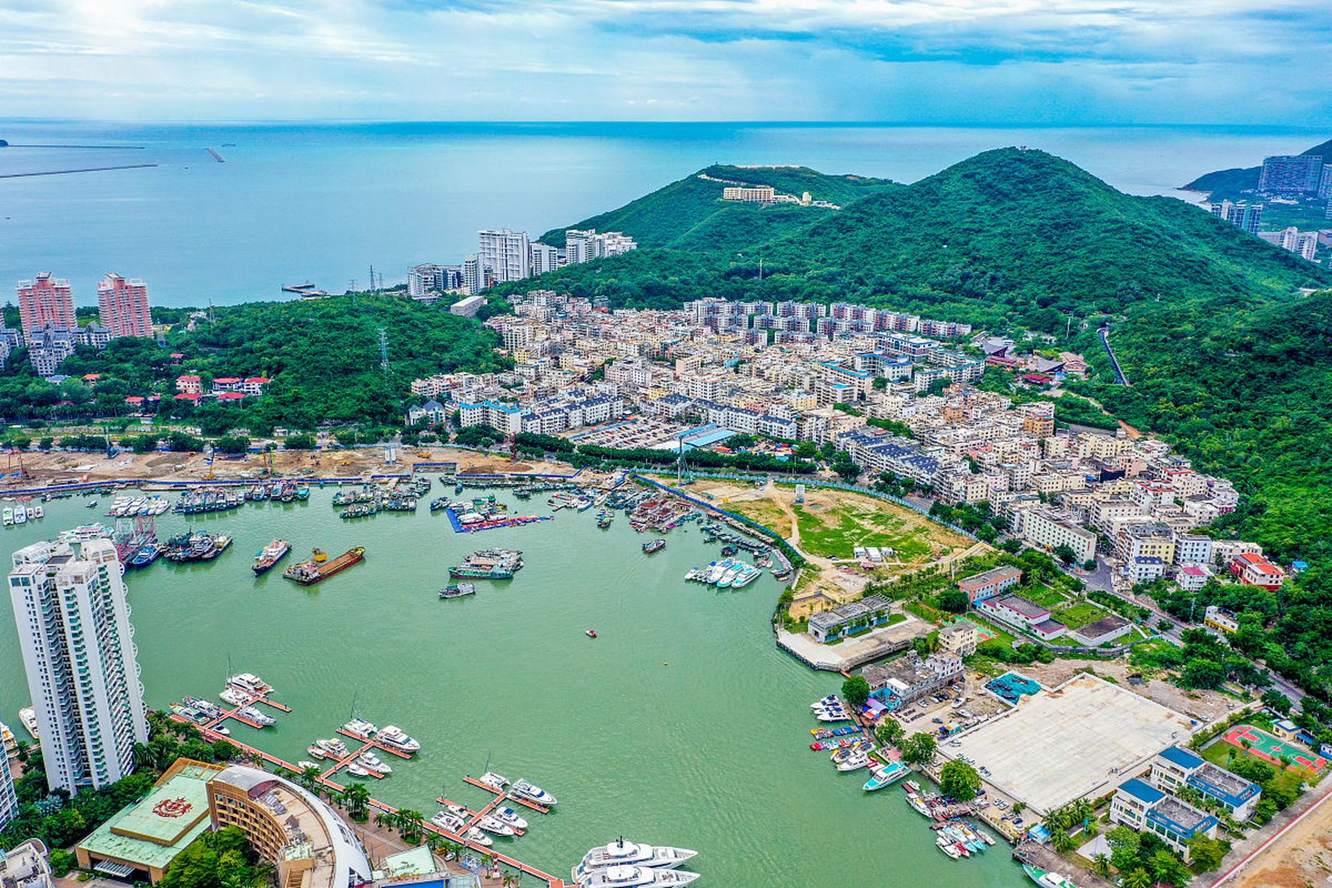 珠海三灶是旅游景点,有丰富的自然风光和人文景观.