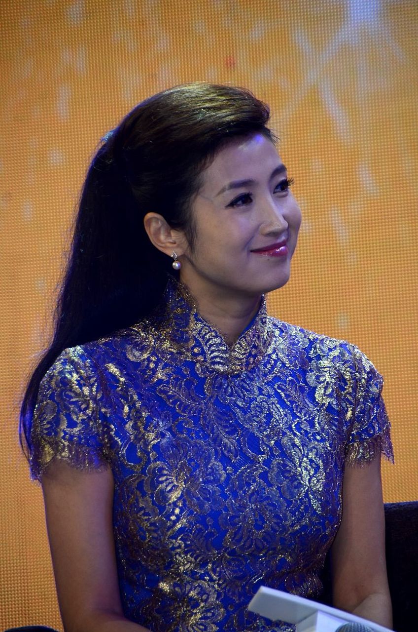 但是,婚后刚强略施小计,就让春妮心甘情愿地做了妈妈.