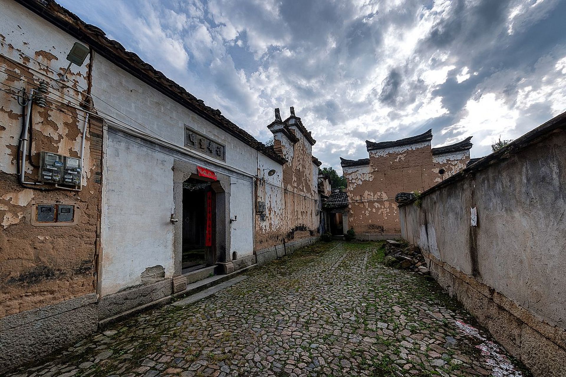 清远上岳古村是一个被遗忘的原始明清岭南古村,拥有超过500年的历史
