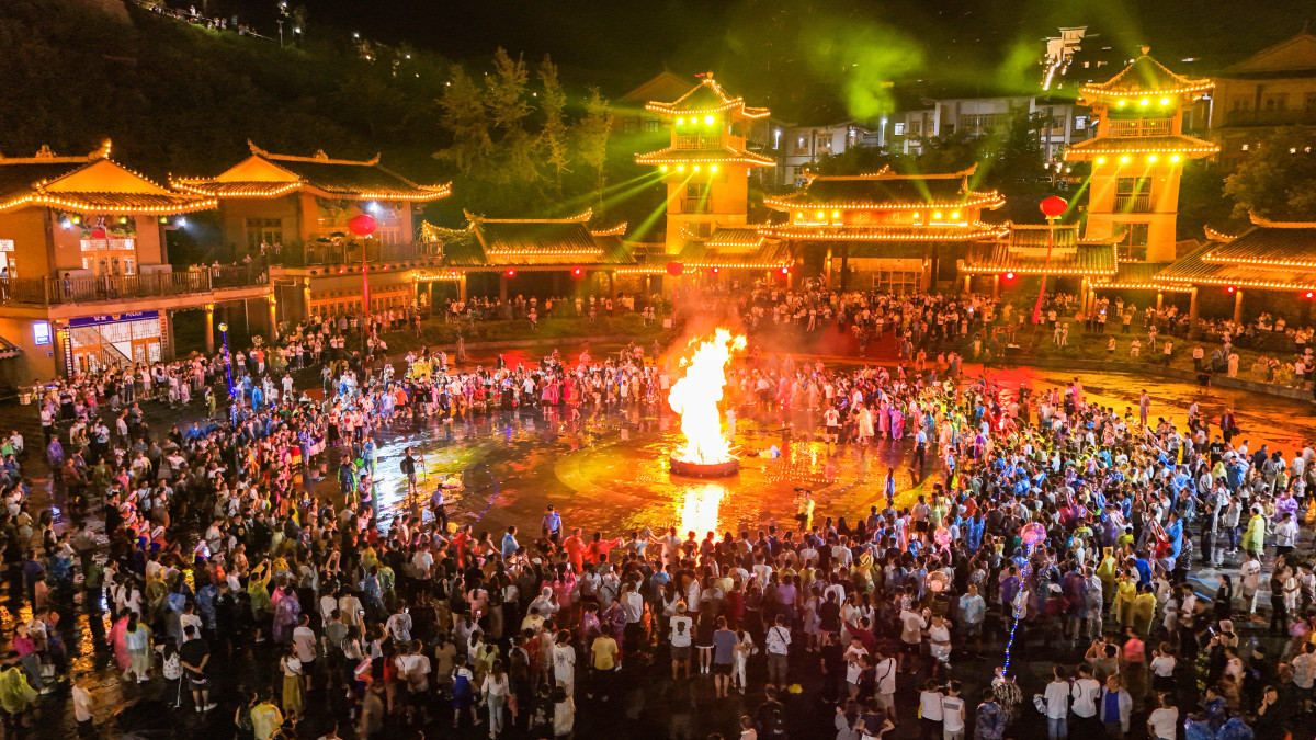 —彝族火把节:一场穿越灵魂的狂欢盛宴