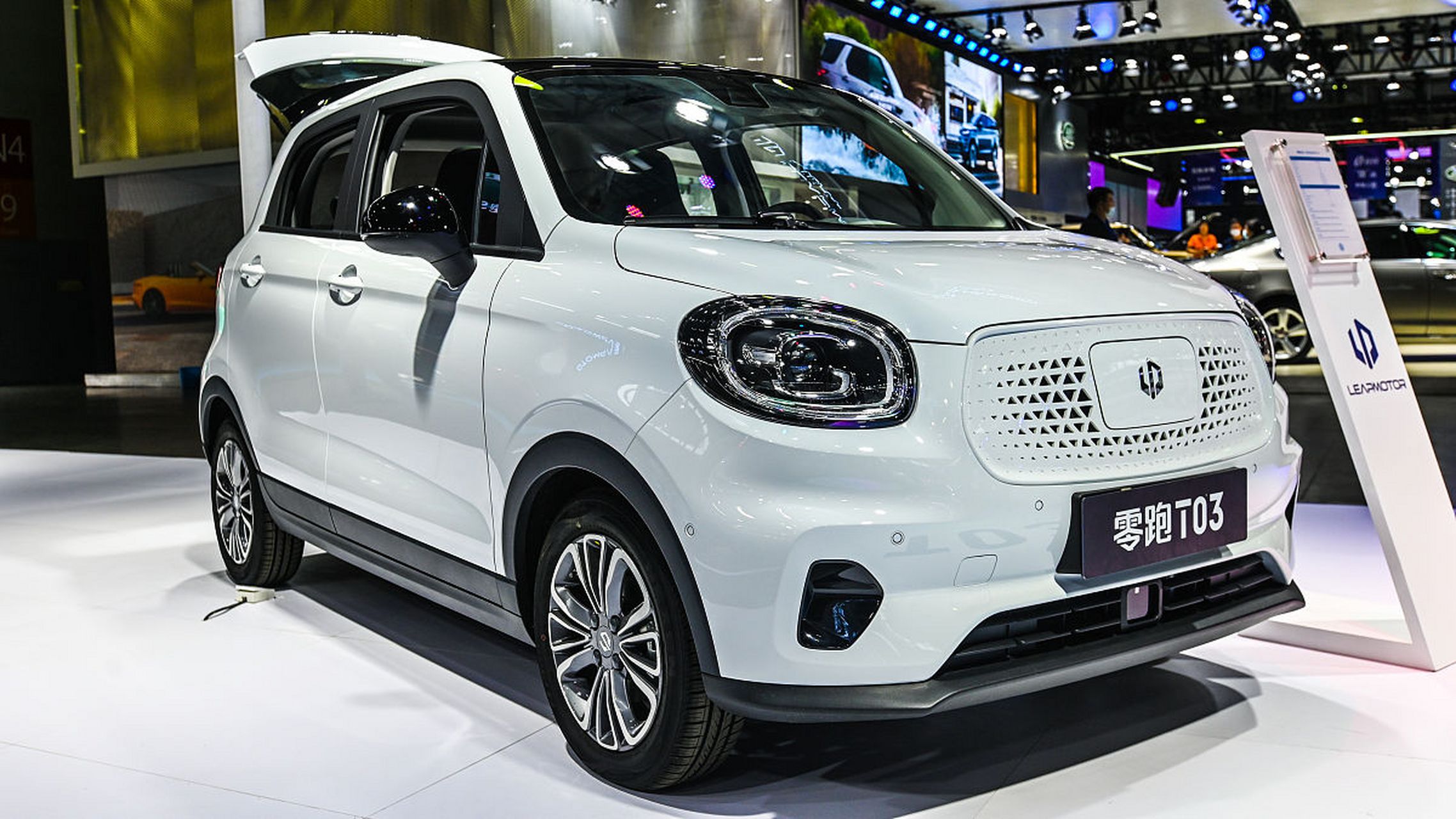 零跑全新t03:颜值与实力并存的新能源小车