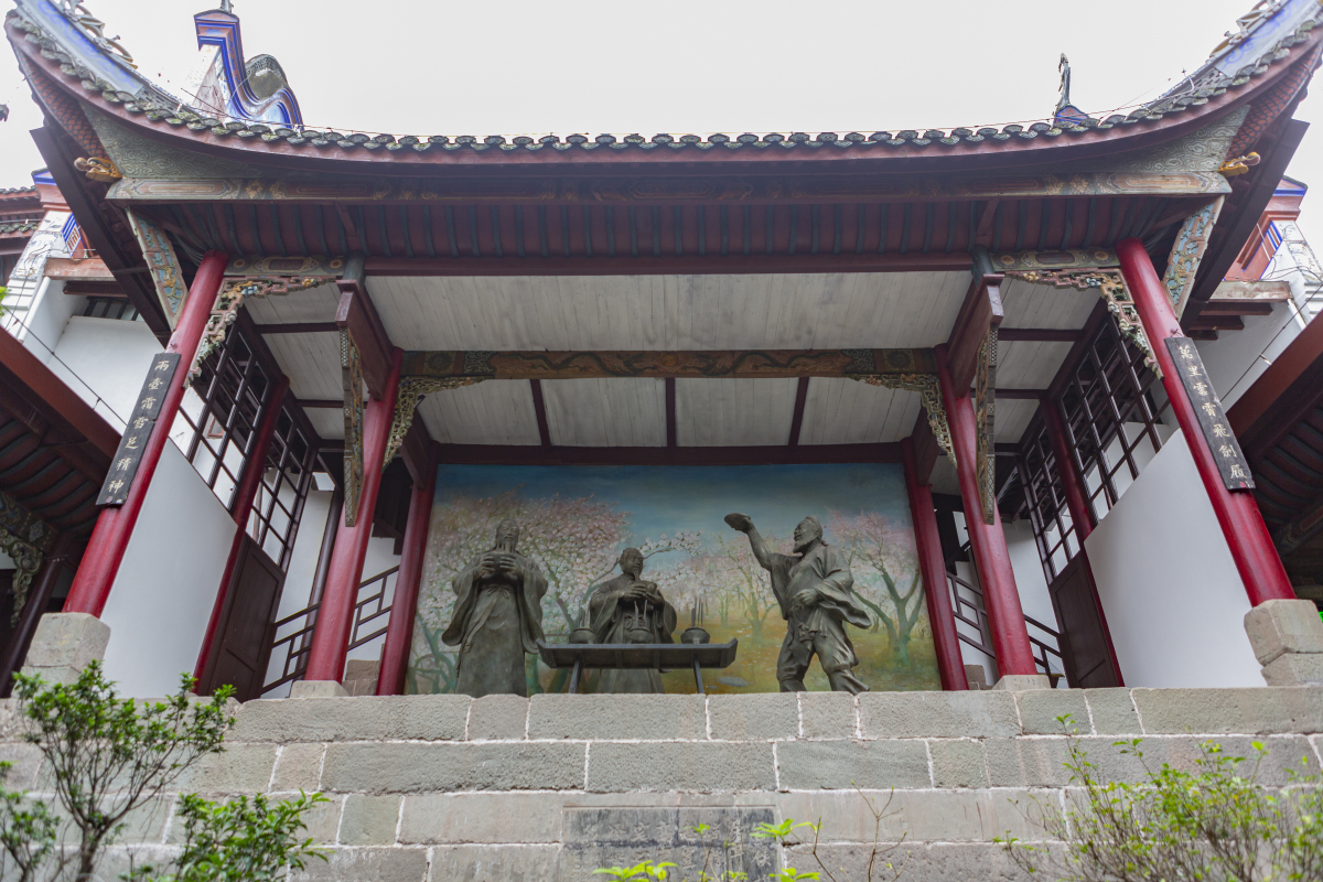 重庆张飞庙:探秘历史的刀光剑影与现代的繁华交织