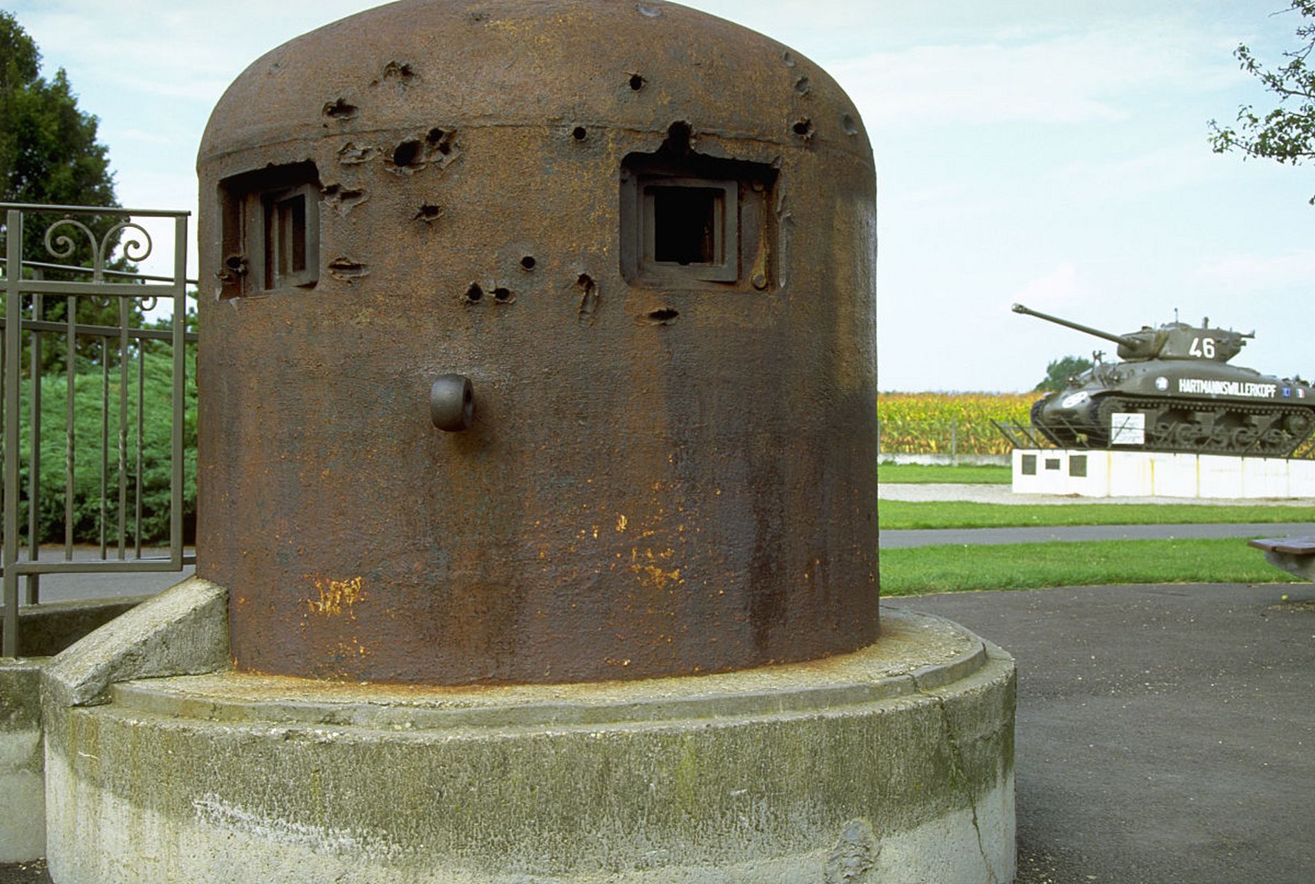 马奇诺防线在二战中完美实现了它的建造意图,因为它就是用来让德谷怂