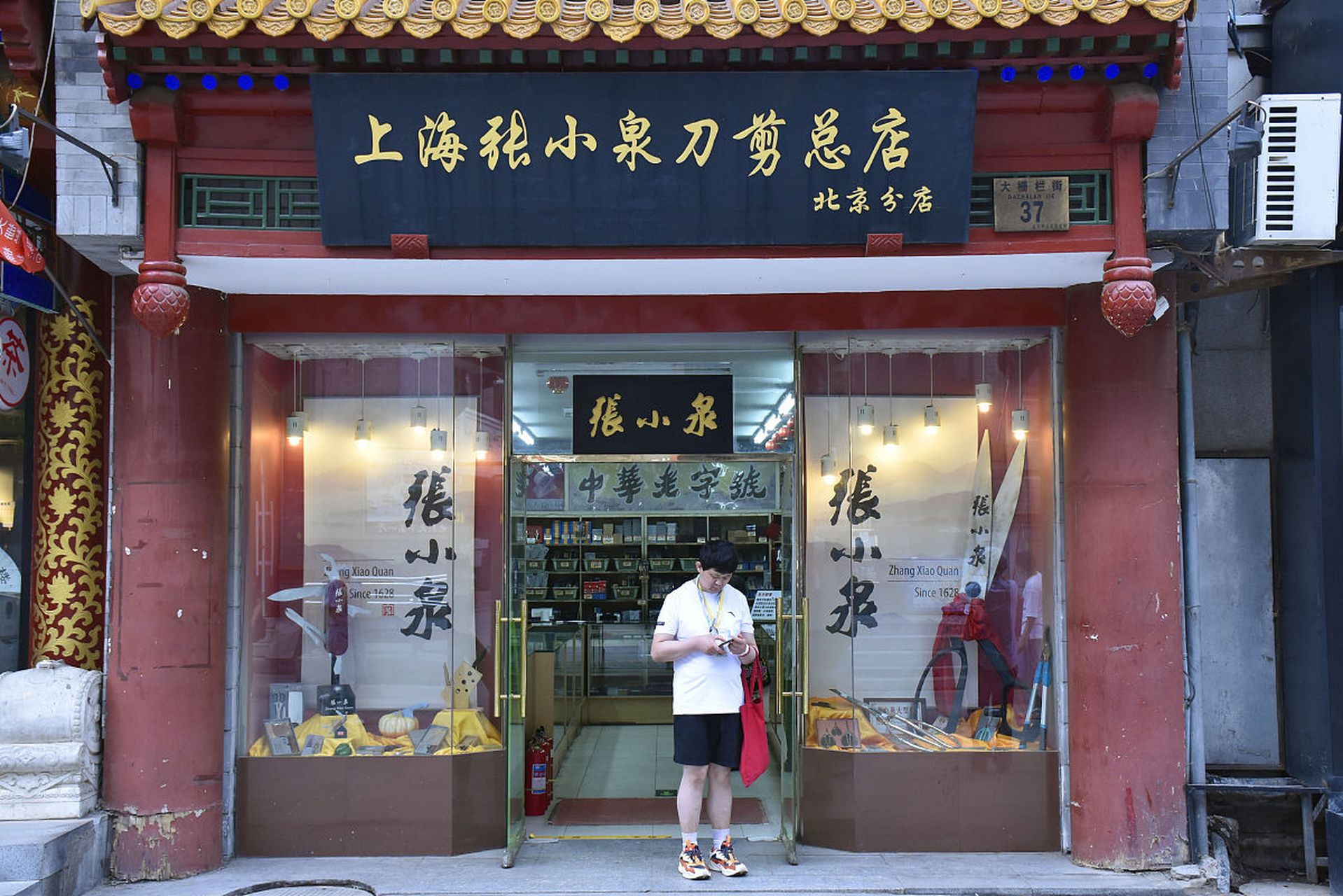 张小泉斩骨刀斩骨时断裂,张小泉菜刀又断了 近日有消费者反应,自己买