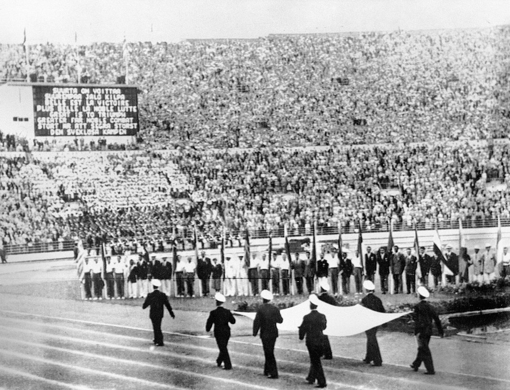 历史上的今天1936年8月16日,第十一届奥运会在柏林开幕.