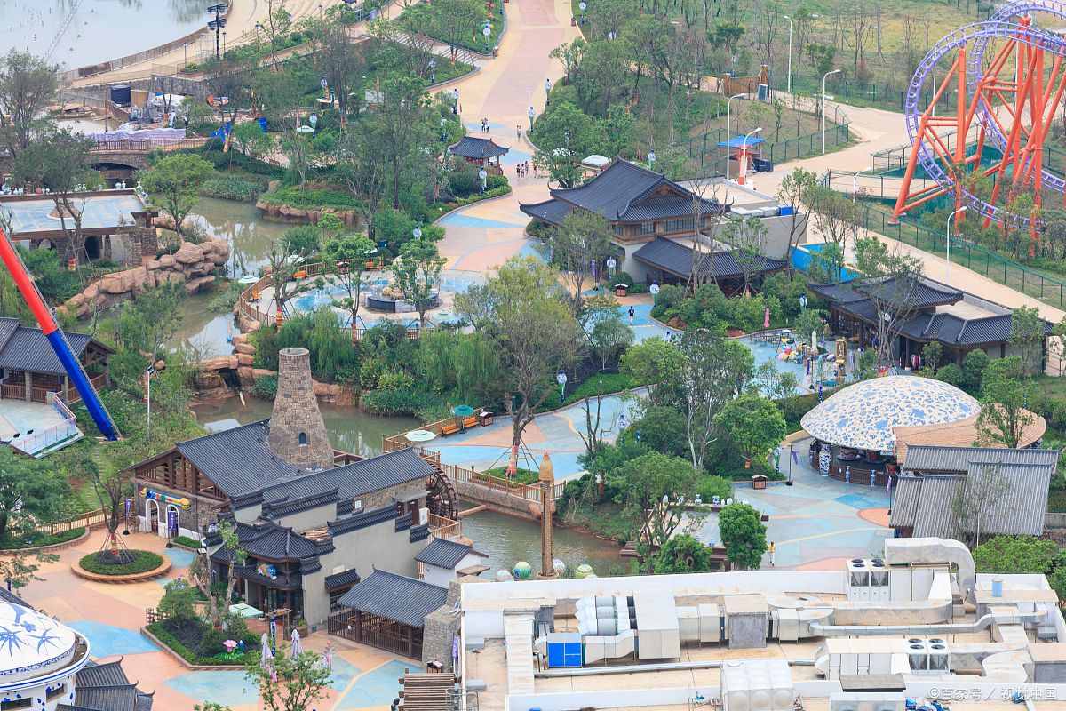 自遊小镇汽车主题乐园,位于风景秀丽的武夷山度假区,是一个以汽车
