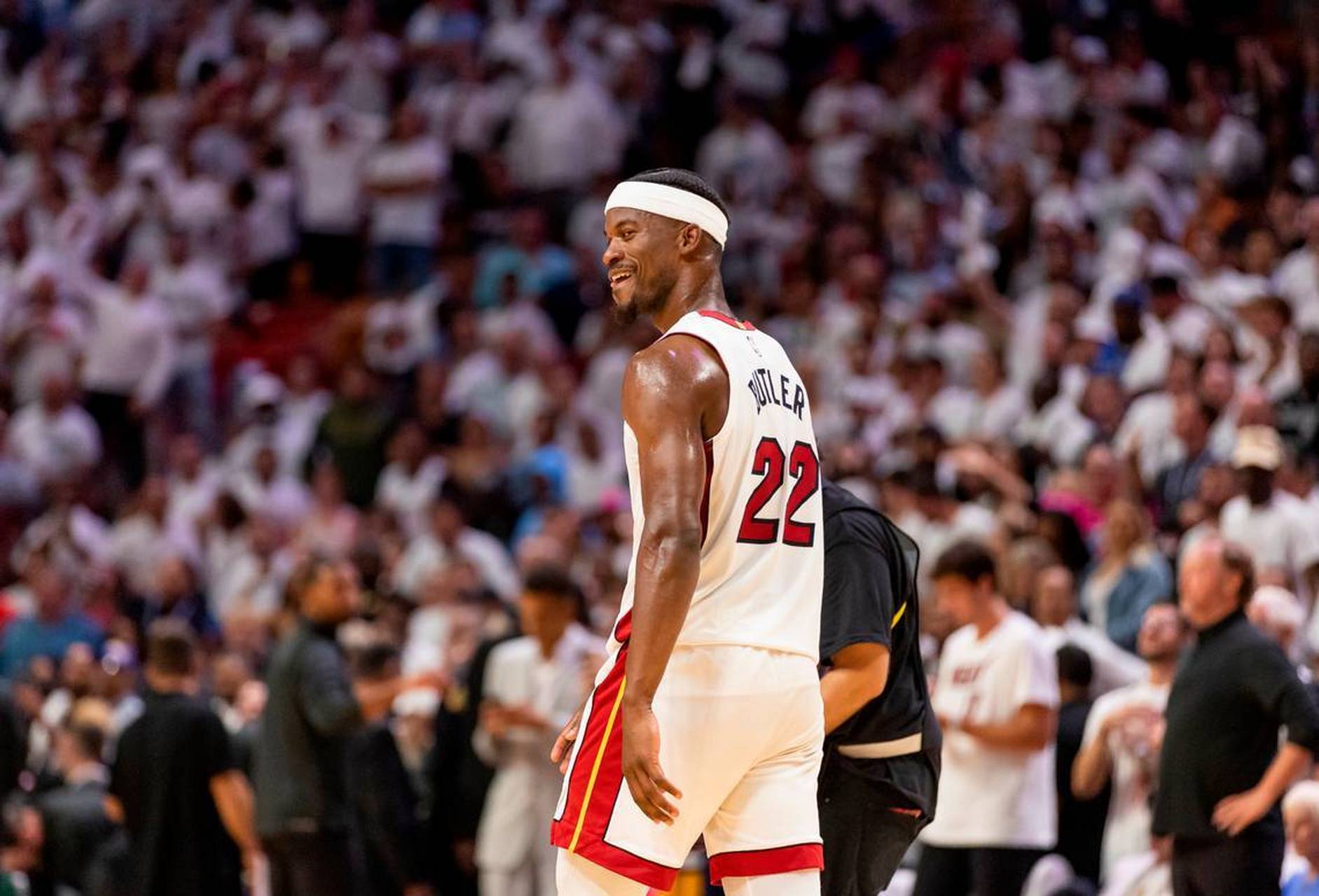 吉米巴特勒的黑八奇迹继续上演,这是要一黑到底的节奏,出战44分钟,jb