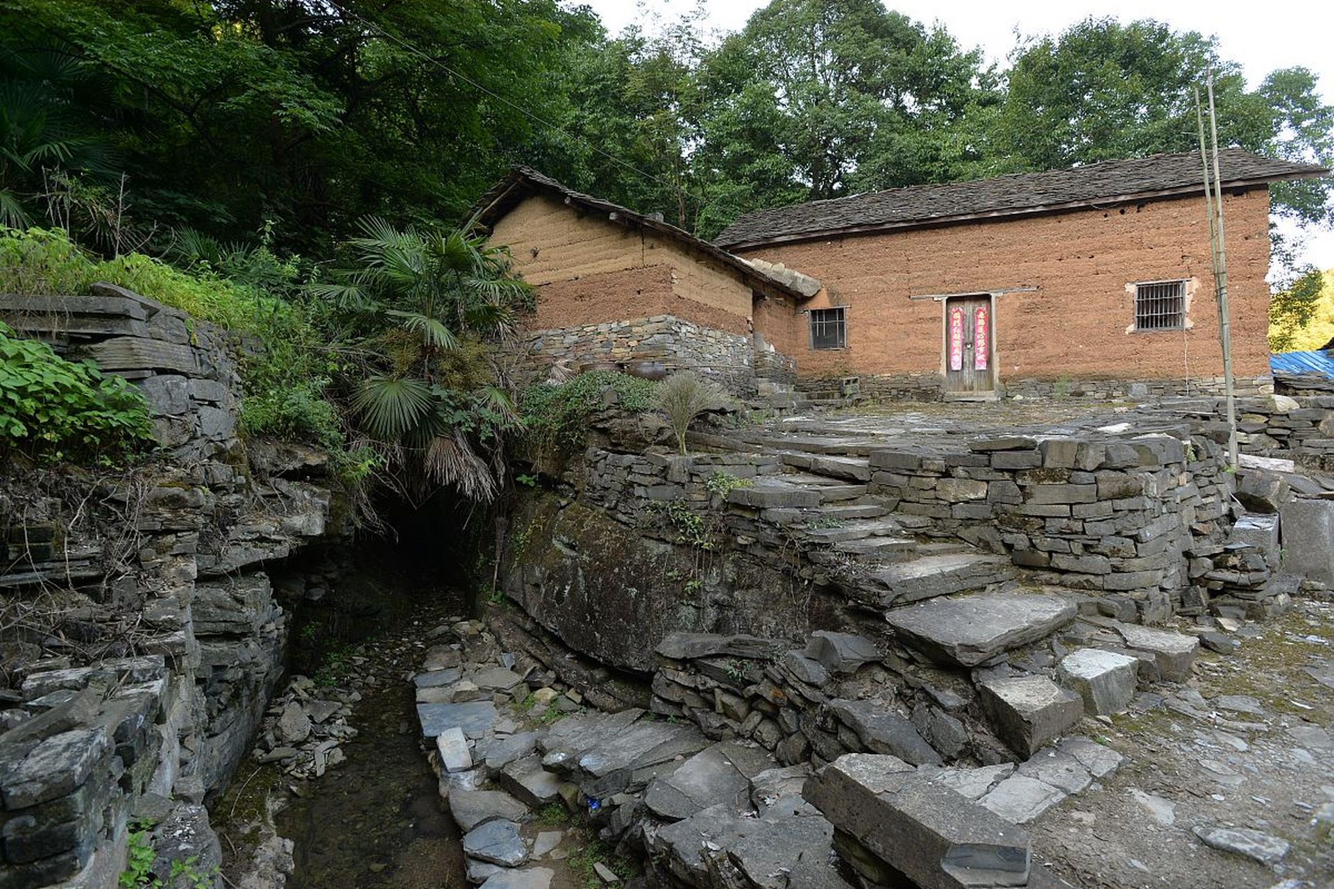 走进青州市王坟镇的胡林古村,仿佛穿越千年时光.