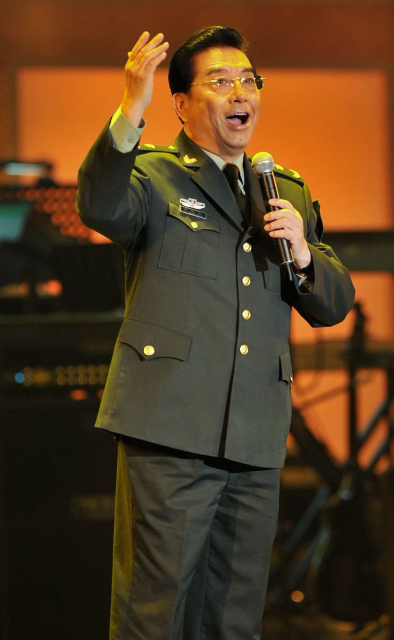 歌唱家李双江说,梦鸽的教育是失败的,她总是要求儿子,要获得诺贝尔奖